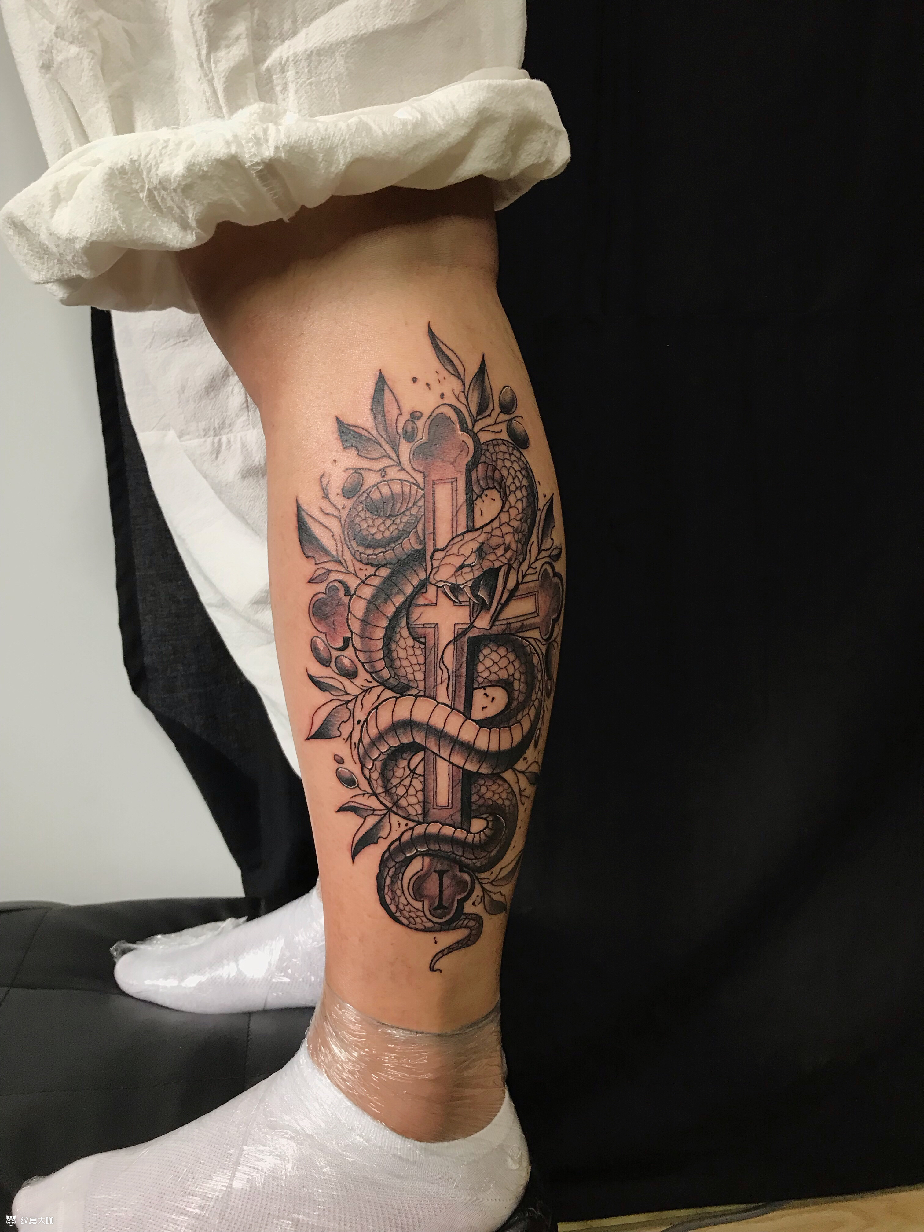 蛇盘十字架_纹身图案手稿图片_梵华的纹身作品集