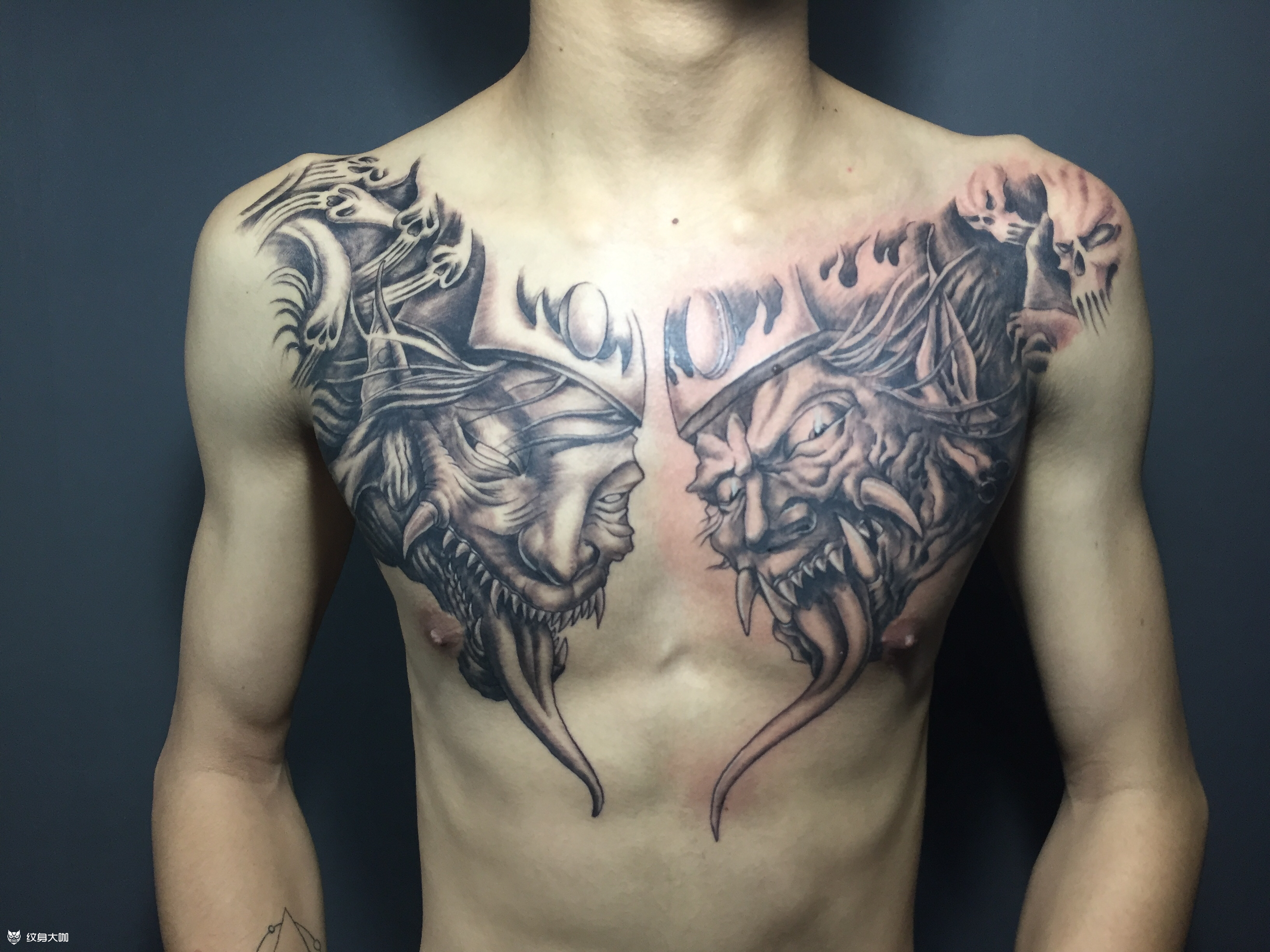 黑白无常花胸_纹身图案手稿图片_格调的纹身作品集