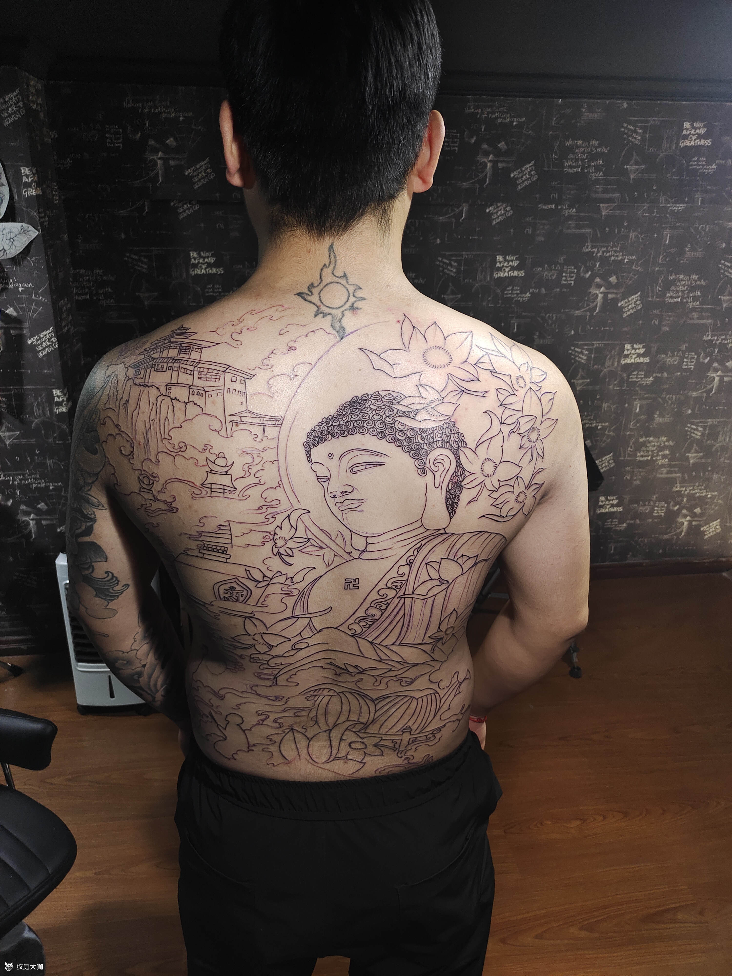 满背 如来_纹身图案手稿图片_吕超的纹身作品集