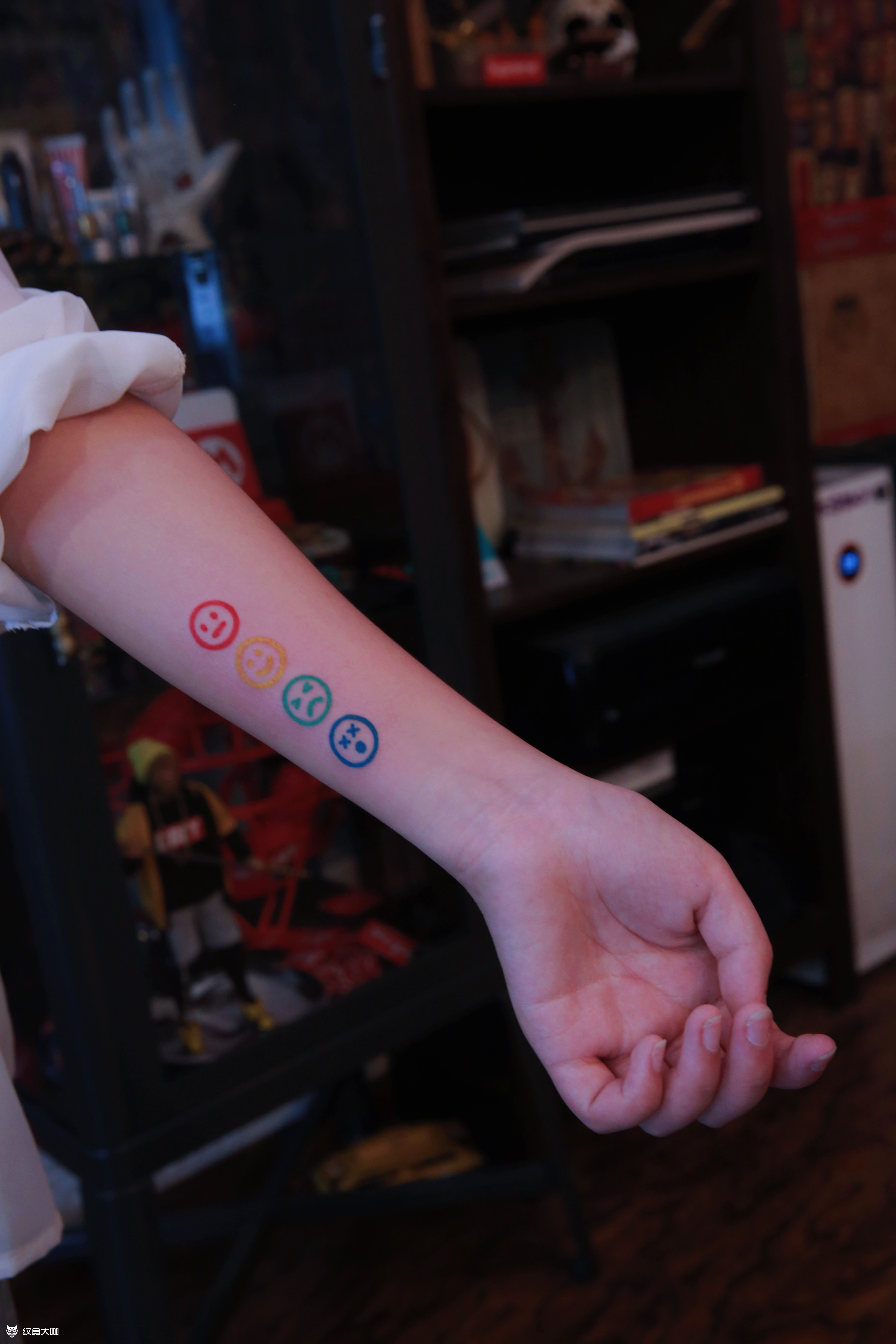 泫雅同款笑脸_纹身图案手稿图片_纹画人大星的纹身作品集