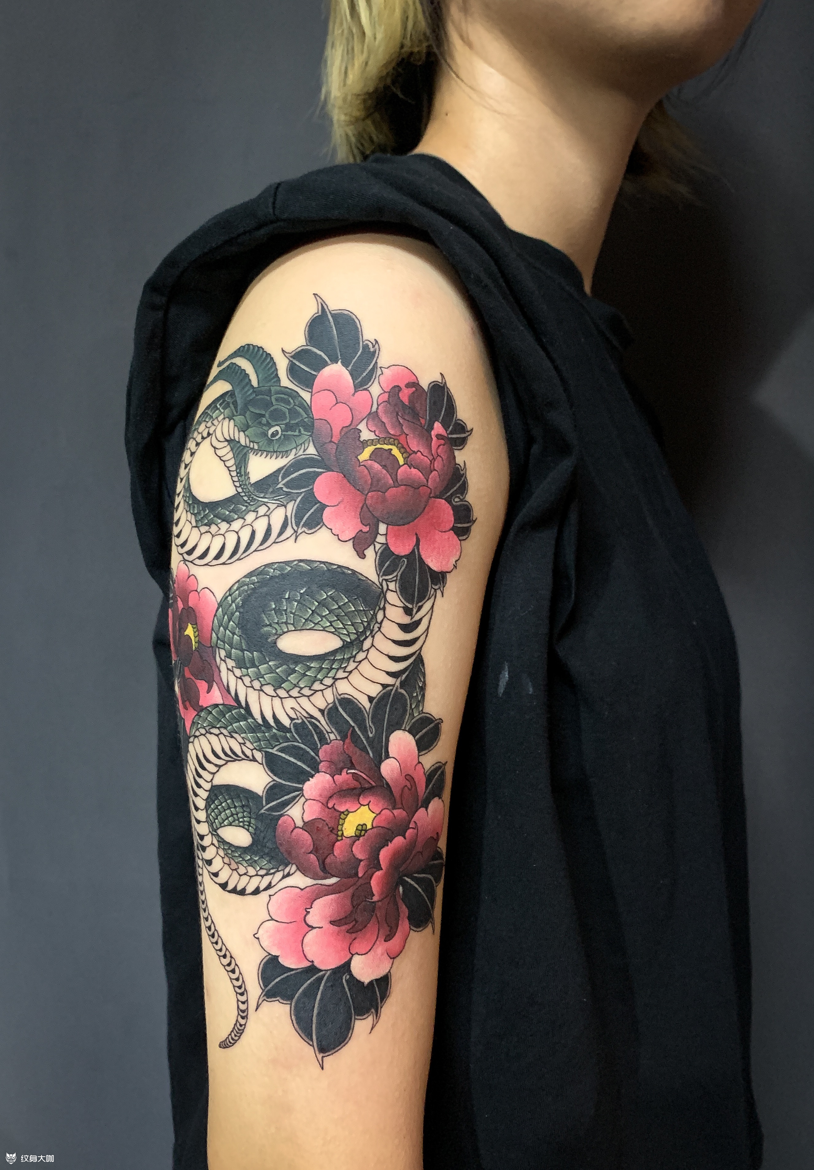 蛇盘牡丹_纹身图案手稿图片_小黎的纹身作品集