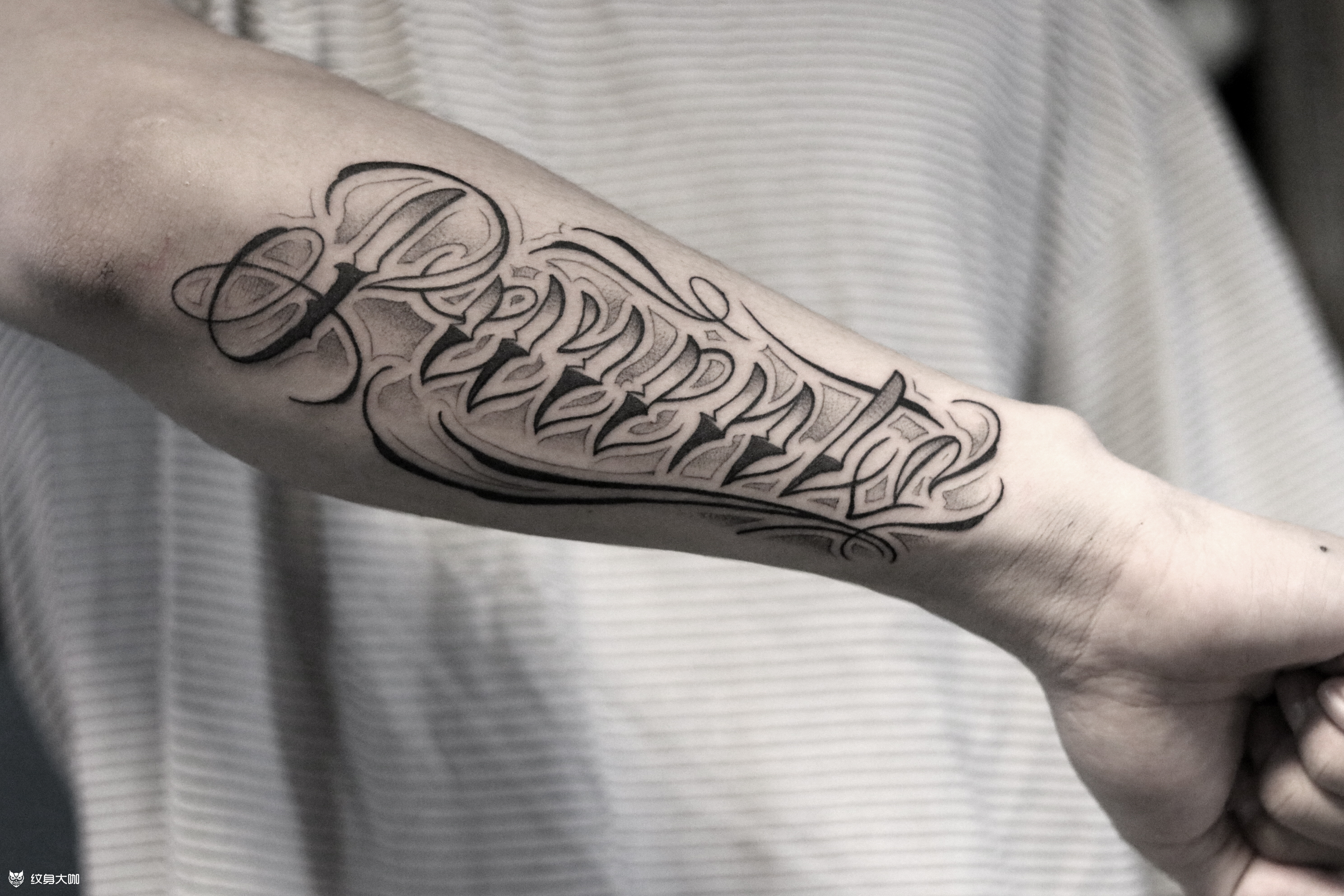 作品简介:客人说是唱歌手,喜欢pgone,这个花体字是