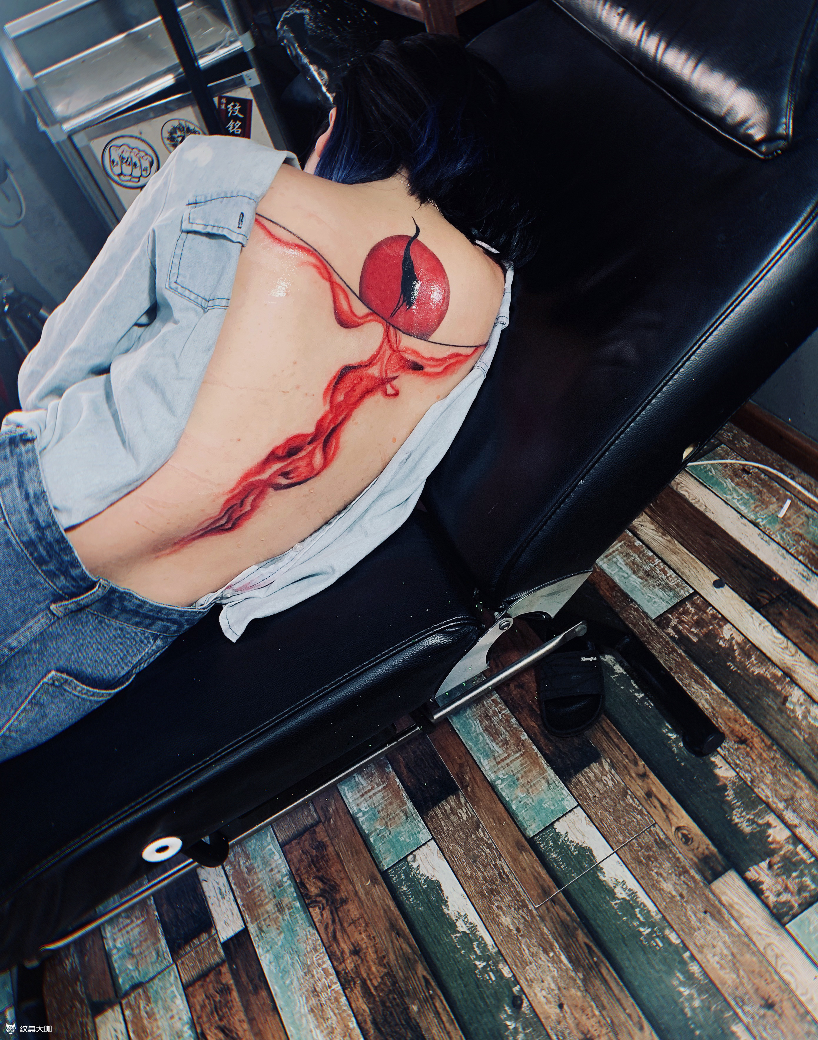 作品简介:水墨夕阳鹤,两次完成,小姐姐没时间所以有的地方还未恢复好