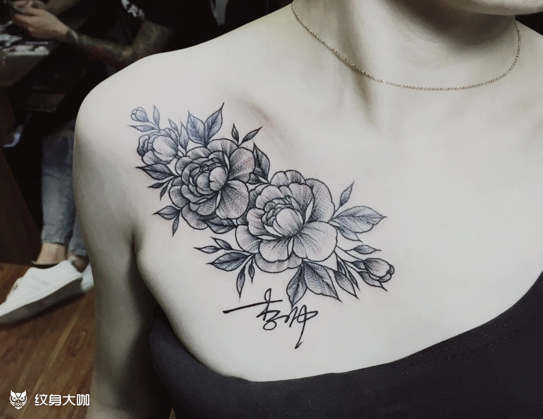胸前素花_纹身图案手稿图片_李露的纹身作品集