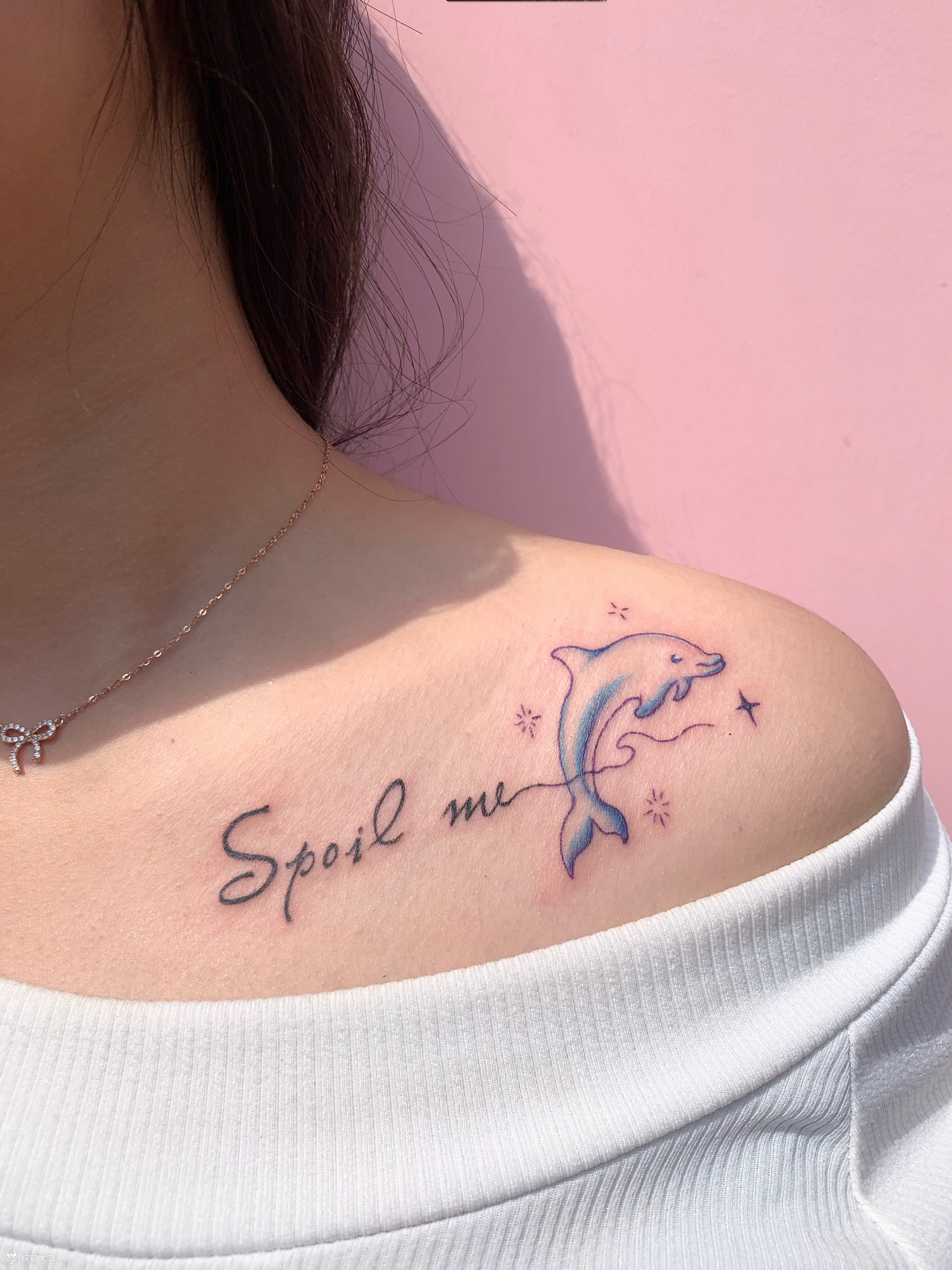 纹身图腾女海豚图片