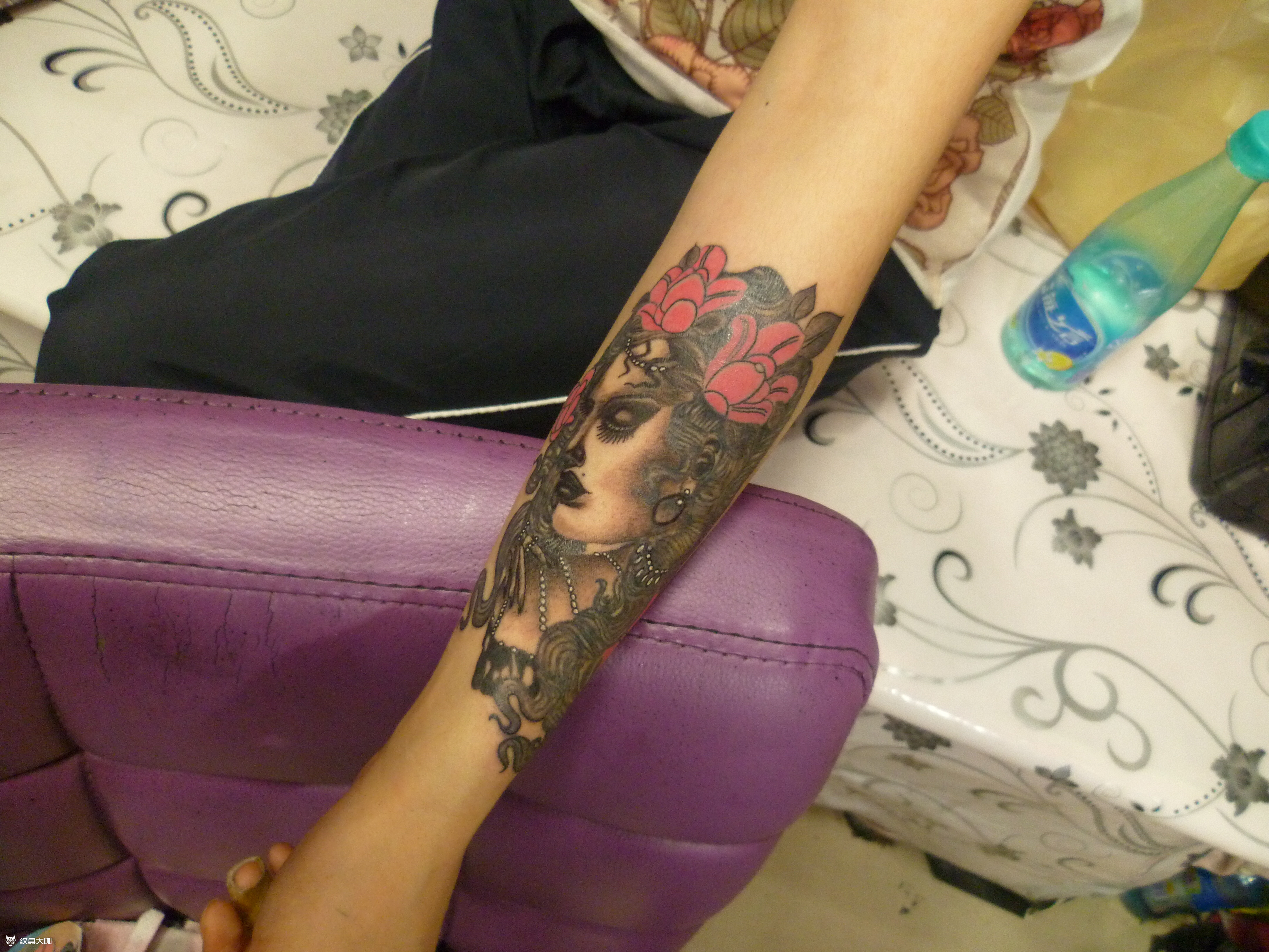 欧美美女遮盖烟疤_纹身图案手稿图片_赵飞的纹身作品集