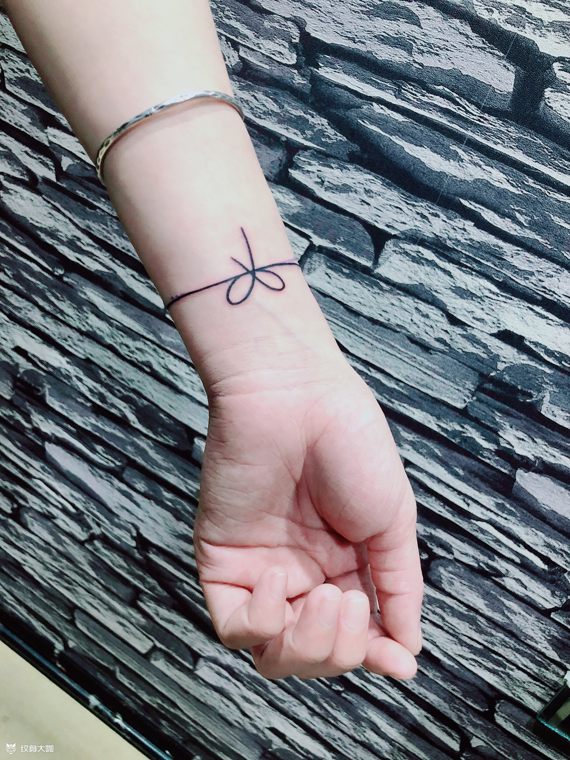 蝴蝶结线环_纹身图案手稿图片_彭画吉的纹身作品集