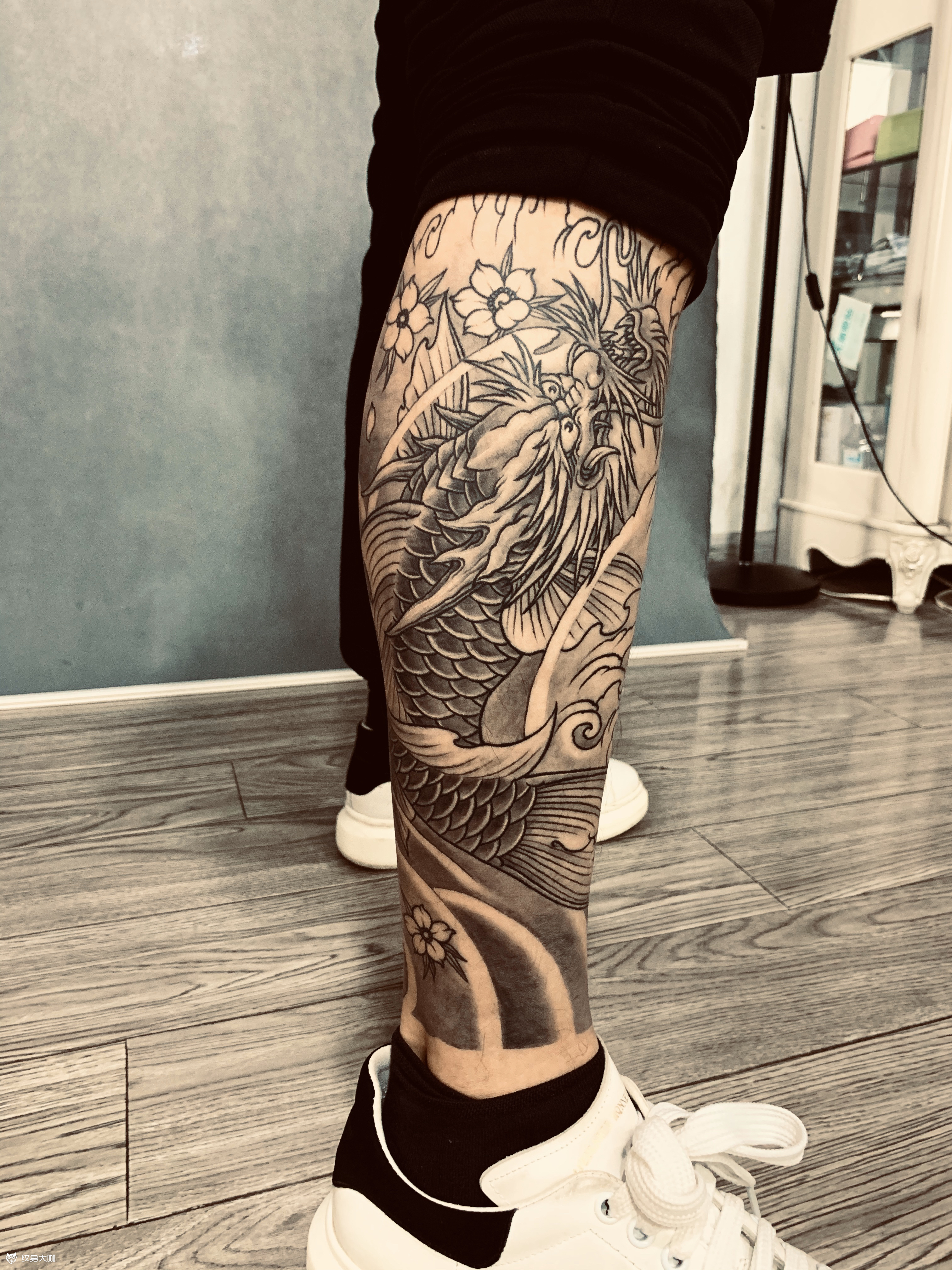 小腿鳌鱼纹身_纹身图案手稿图片_深深的纹身作品集