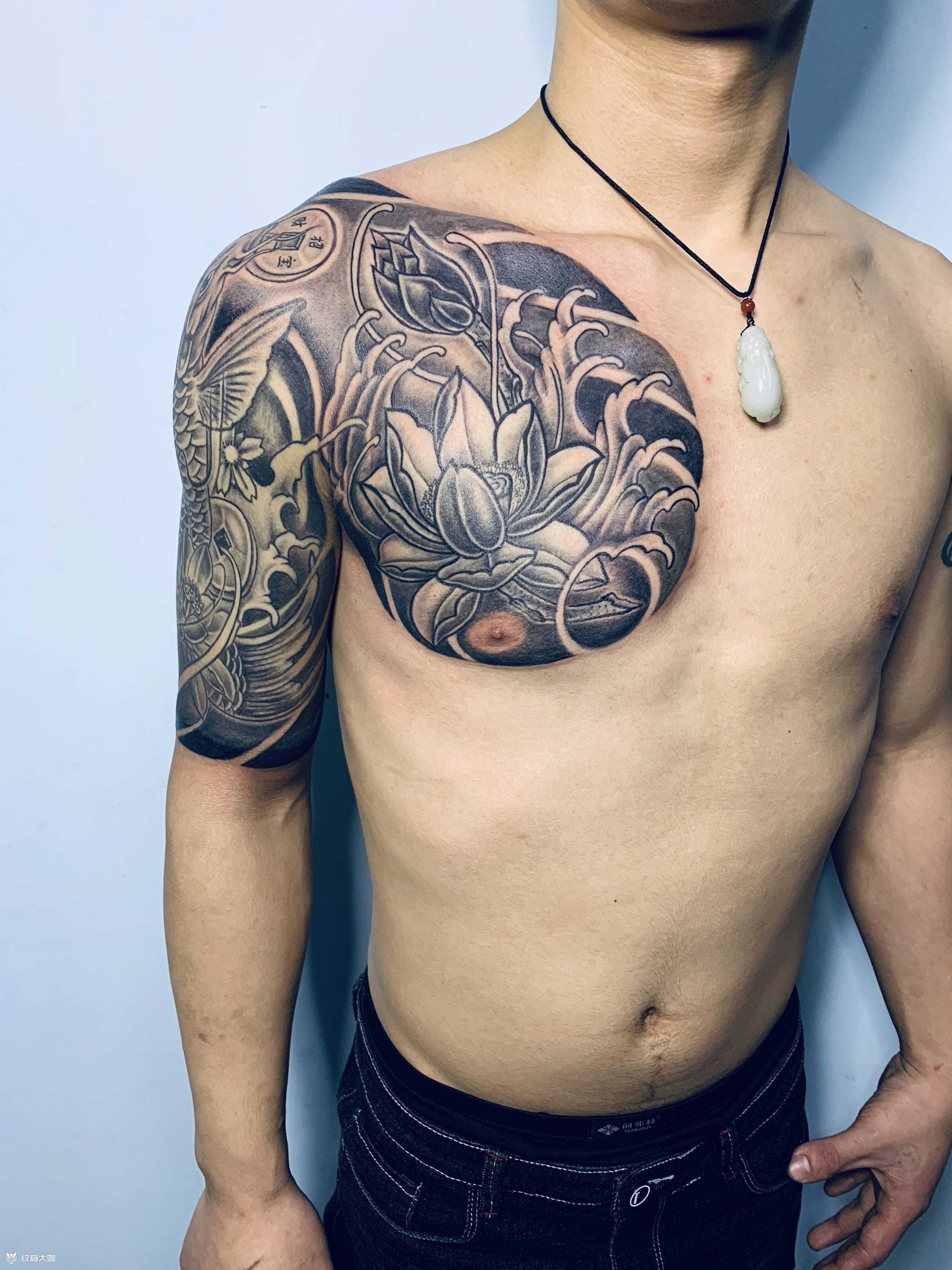 鲤鱼荷花半甲_纹身图案手稿图片_王珊珊的纹身作品集