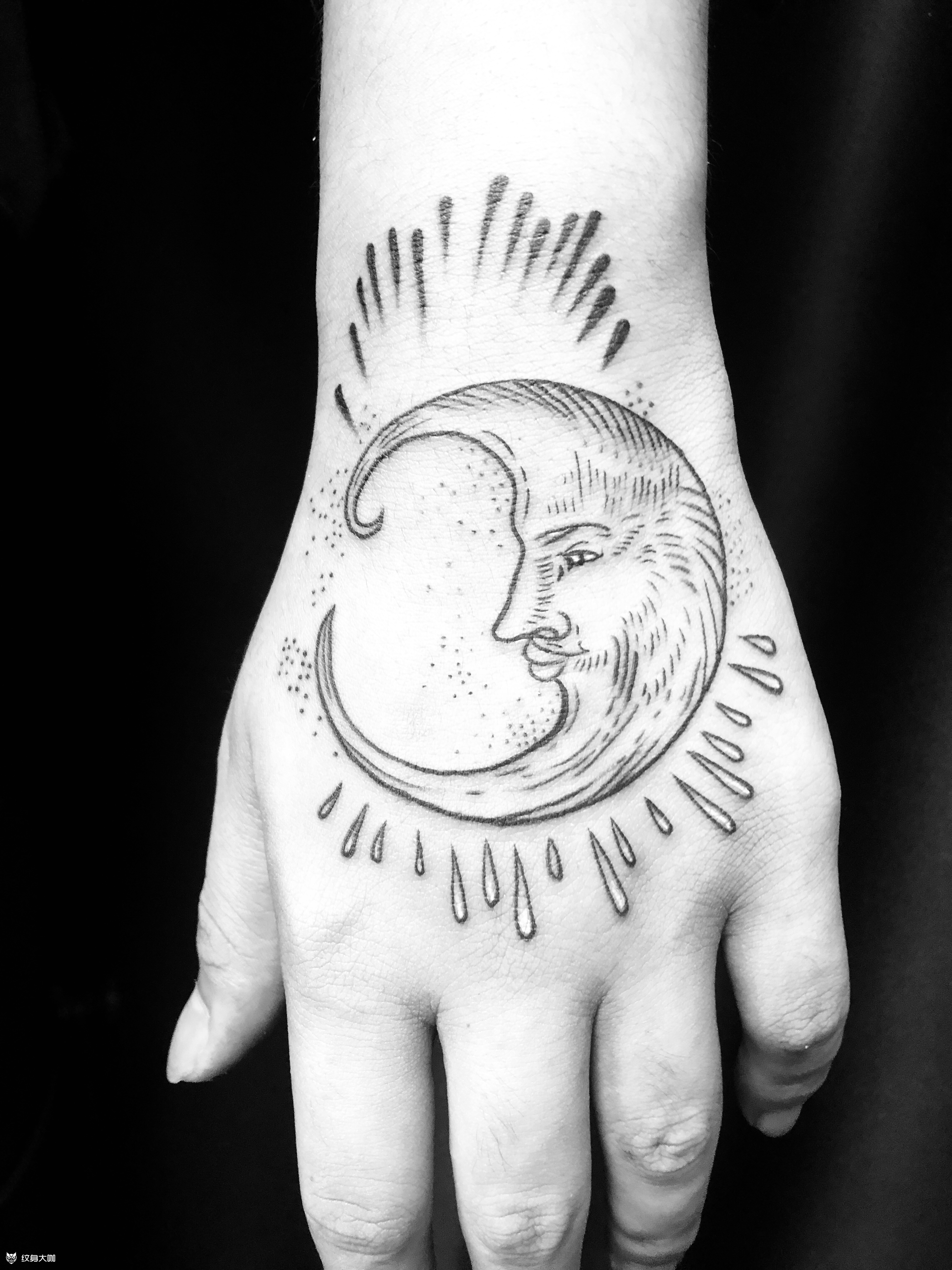 月亮 太阳_纹身图案手稿图片_胖虎91的纹身作品集