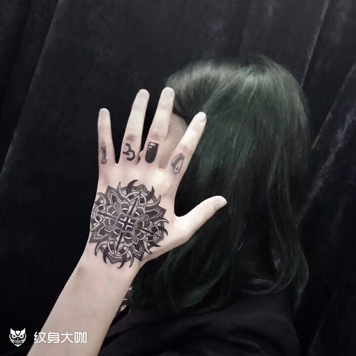 手背～梵花_纹身图案手稿图片_王志恩的纹身作品集