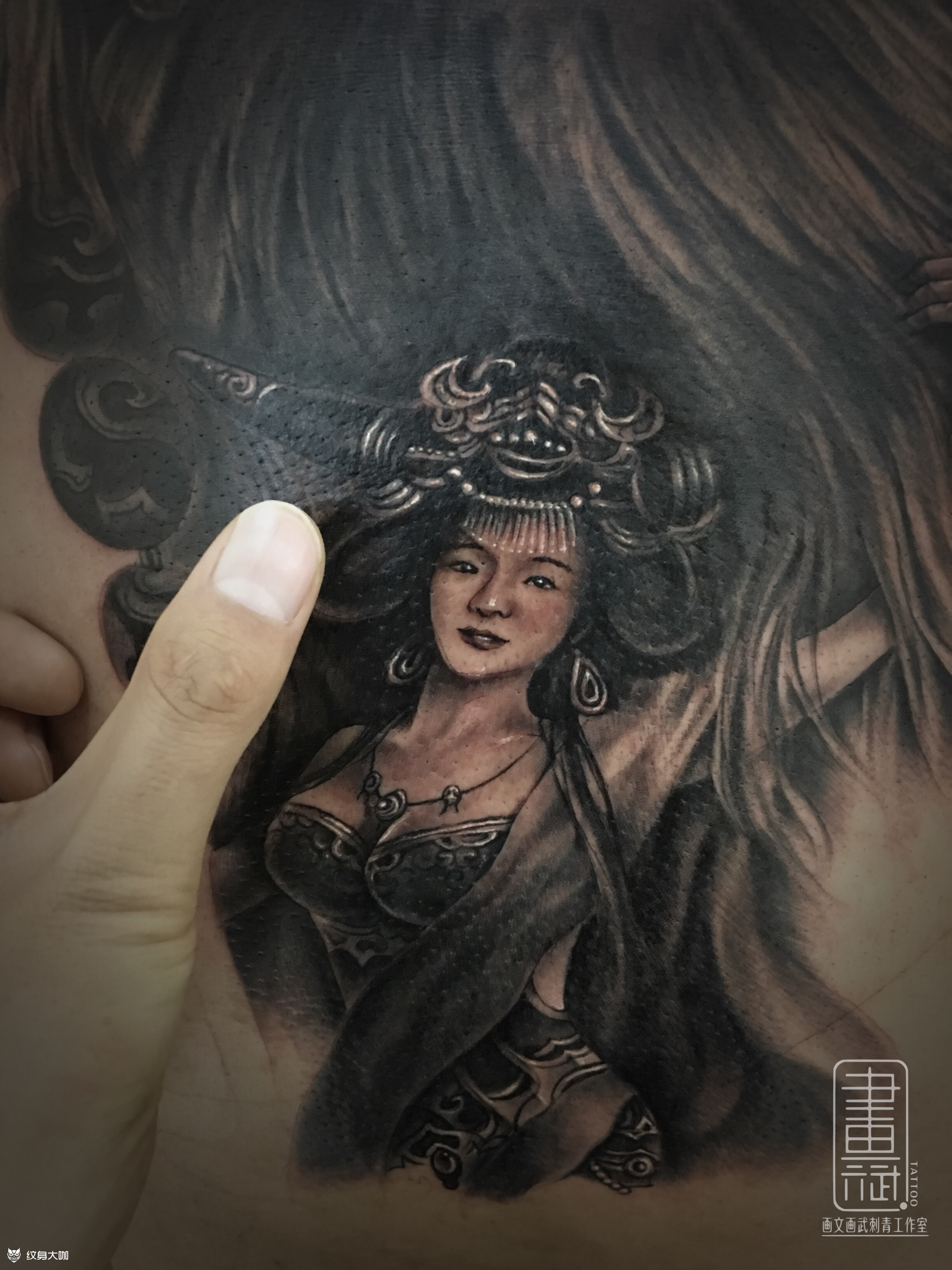 承载者将原图中铁扇_纹身吧社区 - 纹身大咖