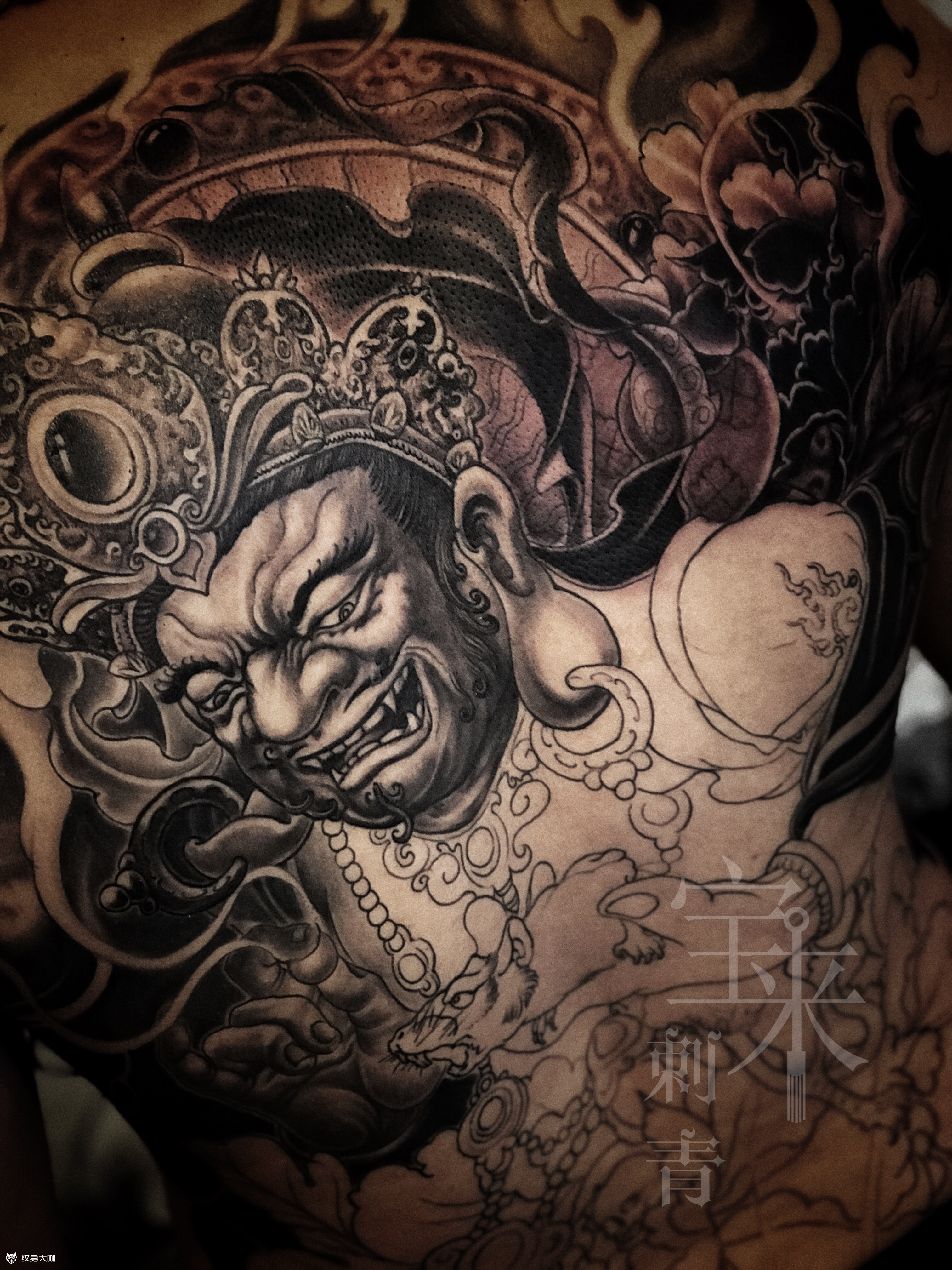 满背黄财神_纹身图案手稿图片_尹宝来的纹身作品集
