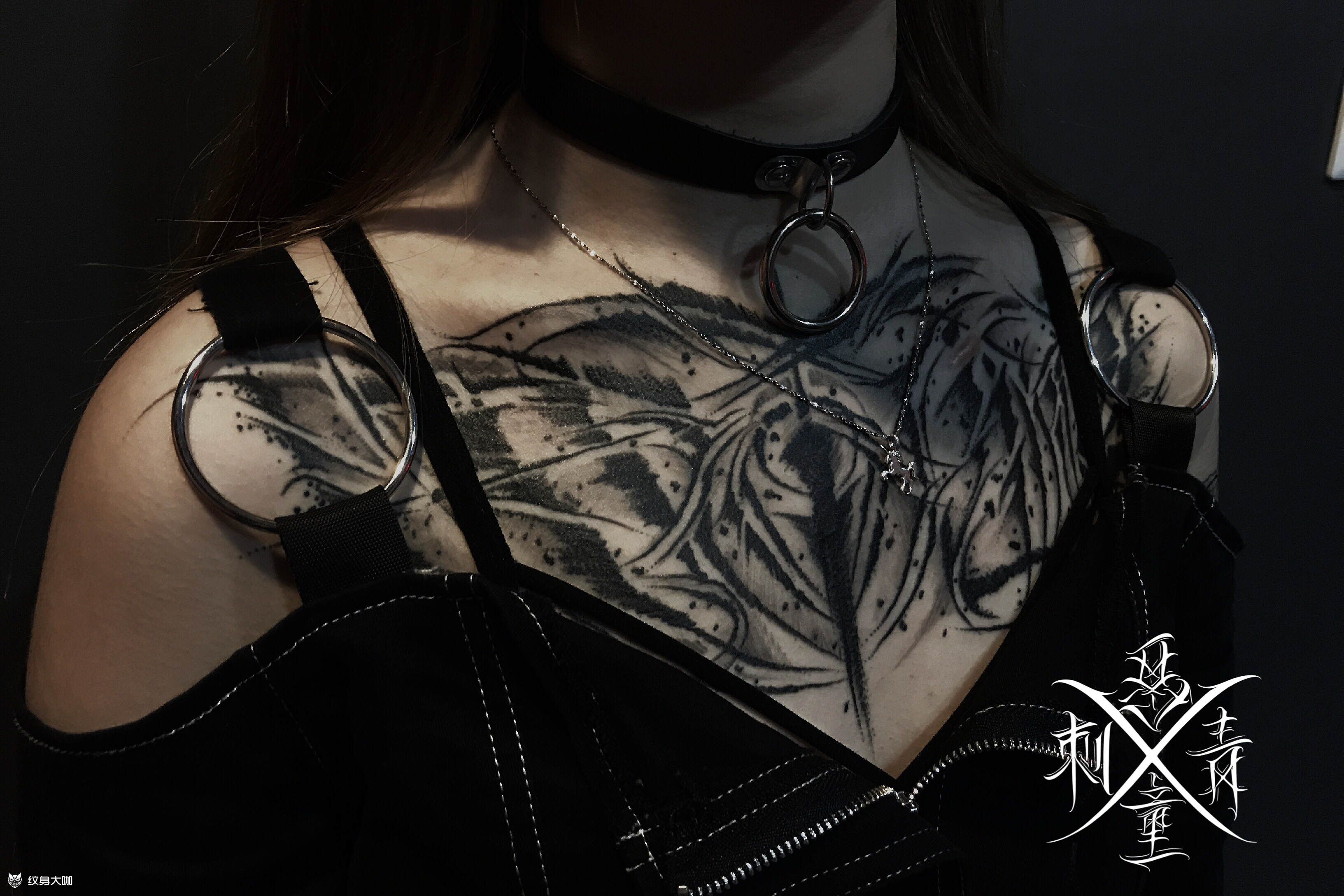 新派暗黑花体字花胸设计一对一_纹身吧社区 - 纹身大咖
