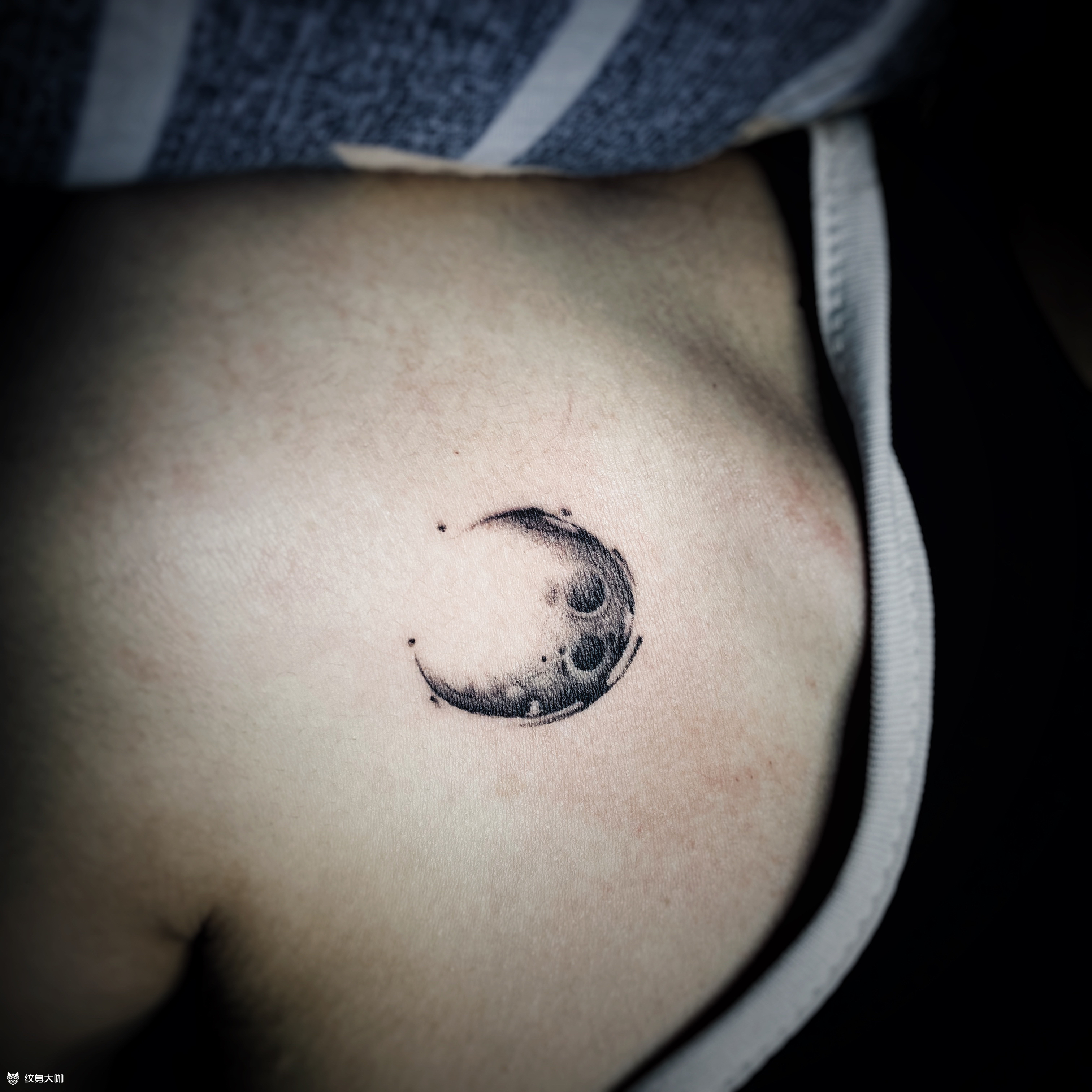 月亮纹身图案男 男孩图片
