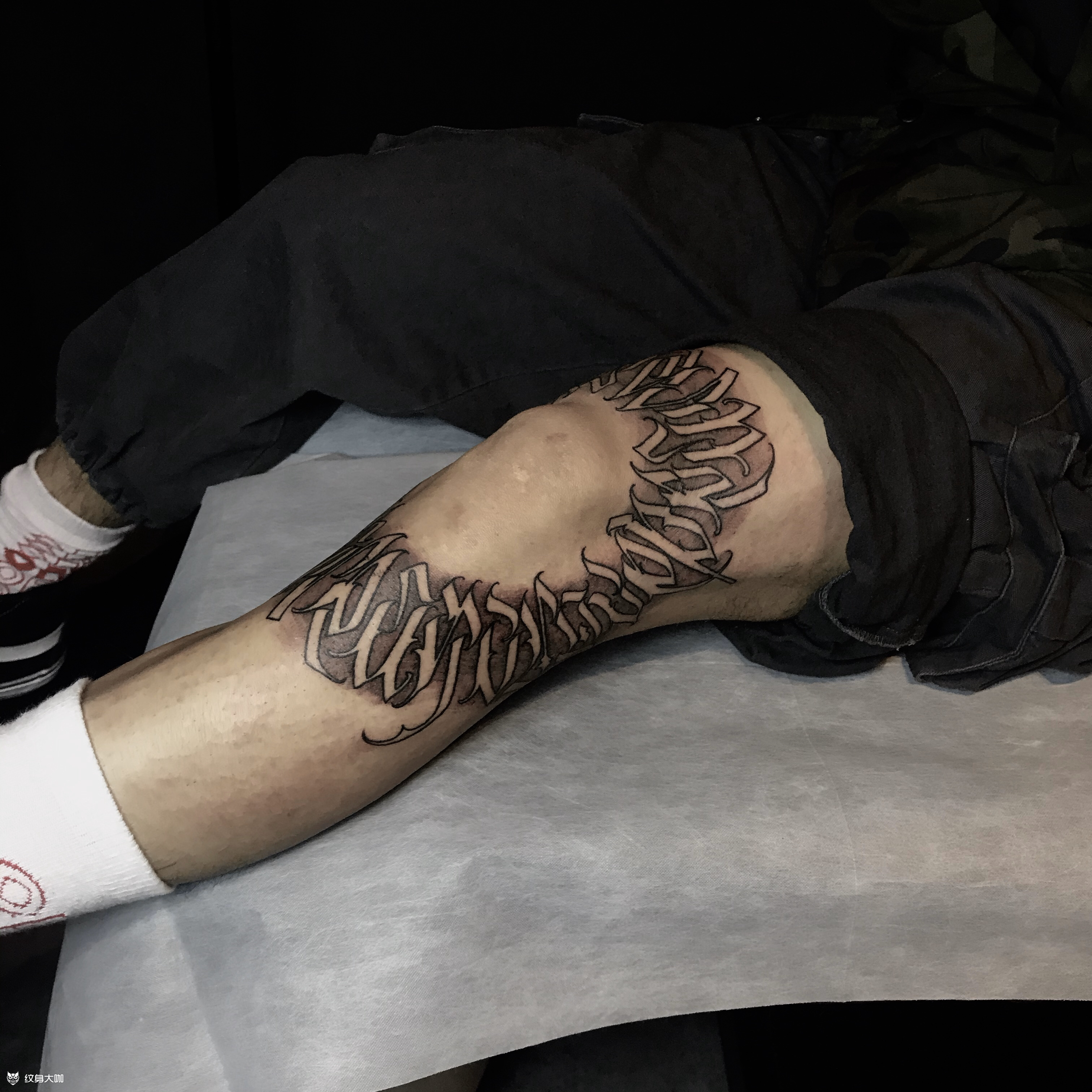 膝盖calligraphy花体_纹身图案手稿图片_kenji的纹身作品集