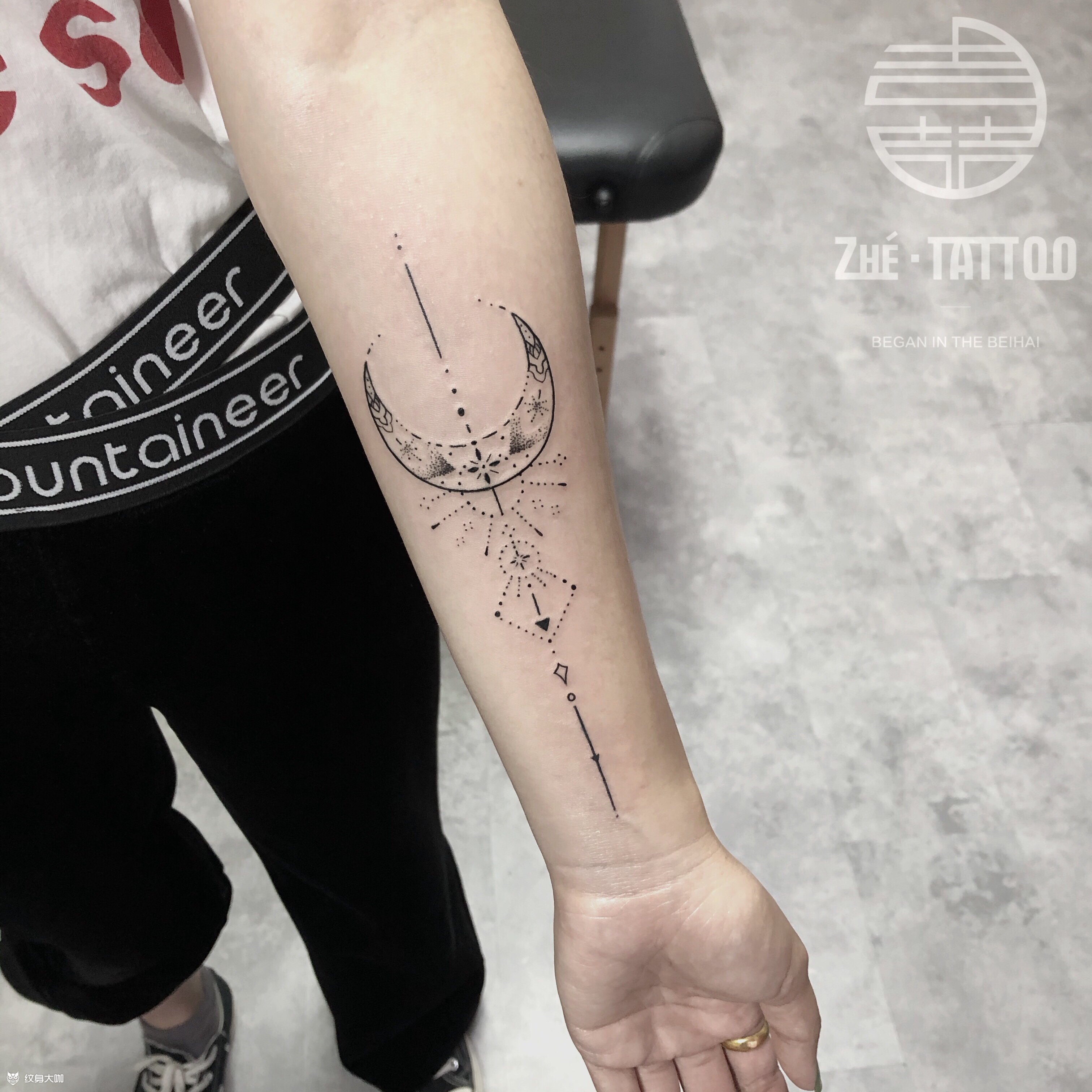 线条月亮_纹身图案手稿图片_小吉的纹身作品集