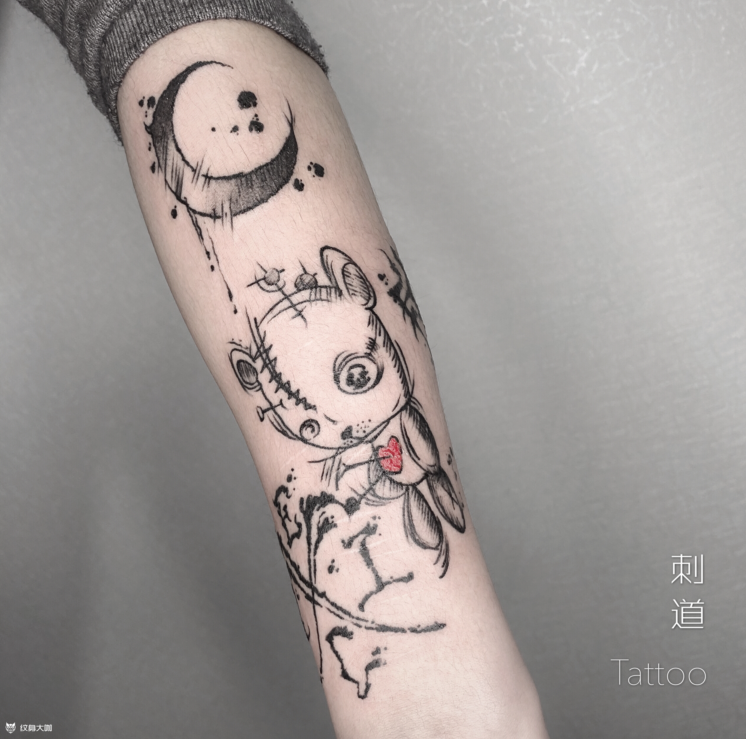 暗黑系手臂纹身