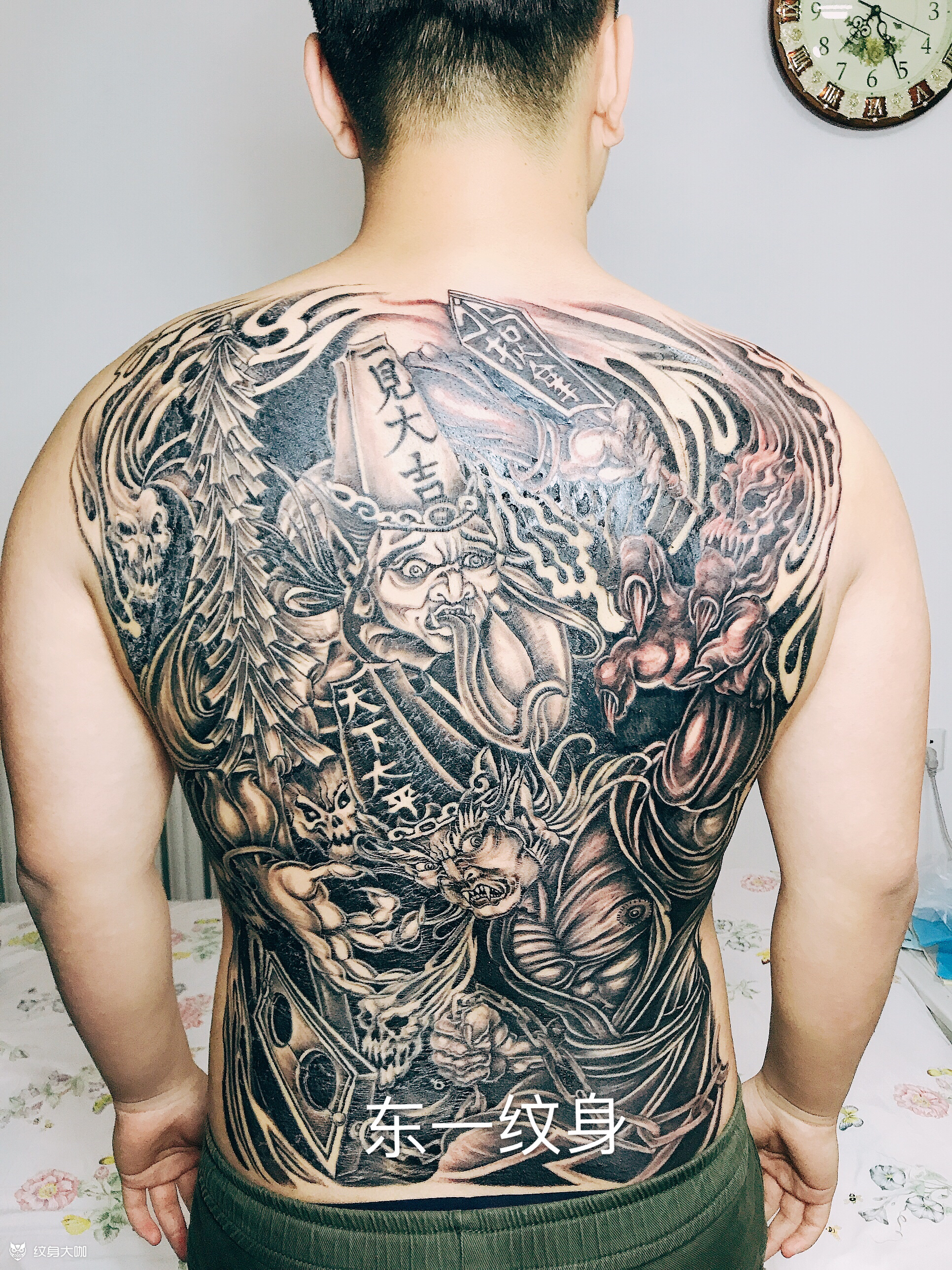 满背黑白无常纹身