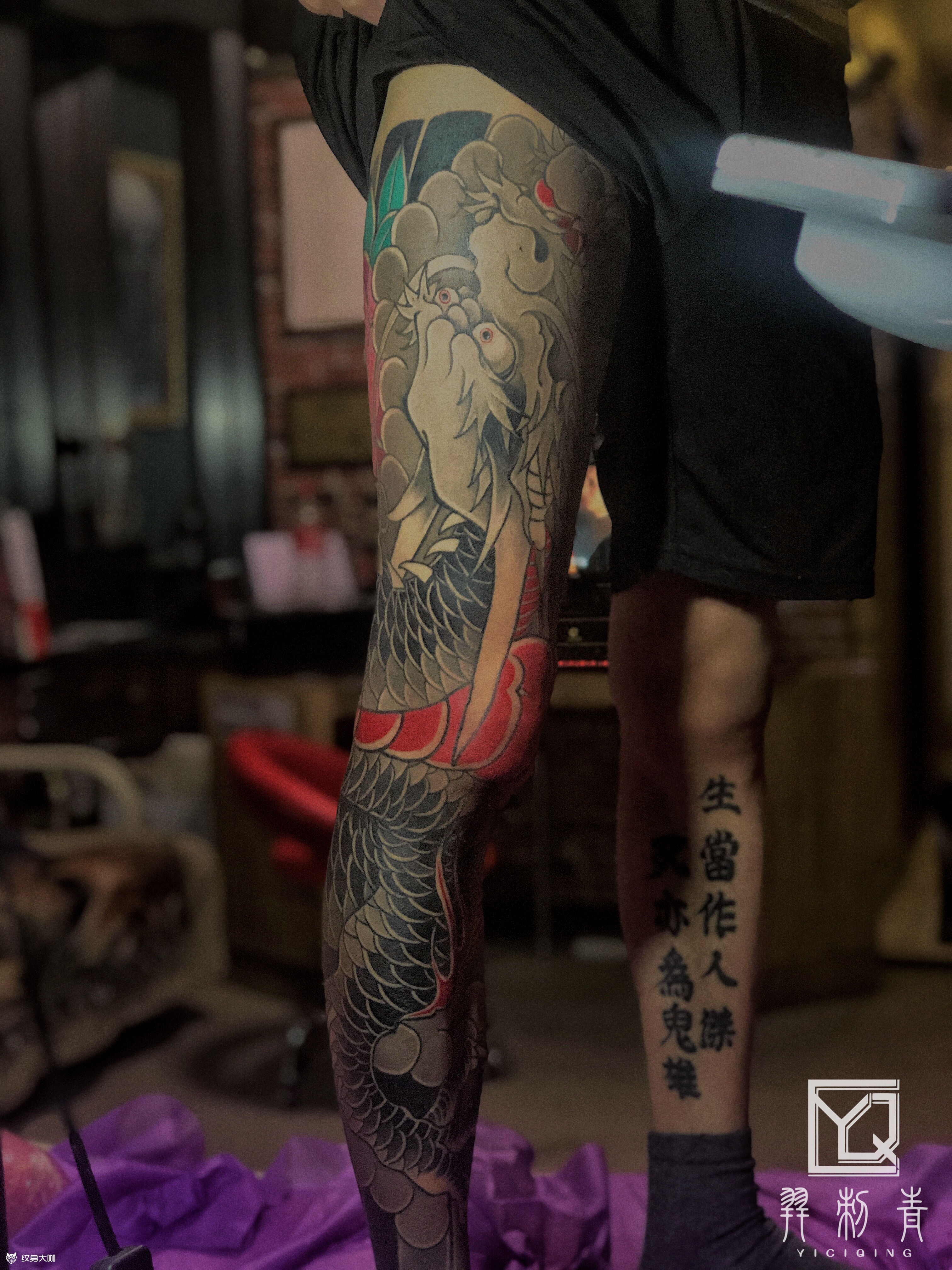 龙姬花腿纹身图片