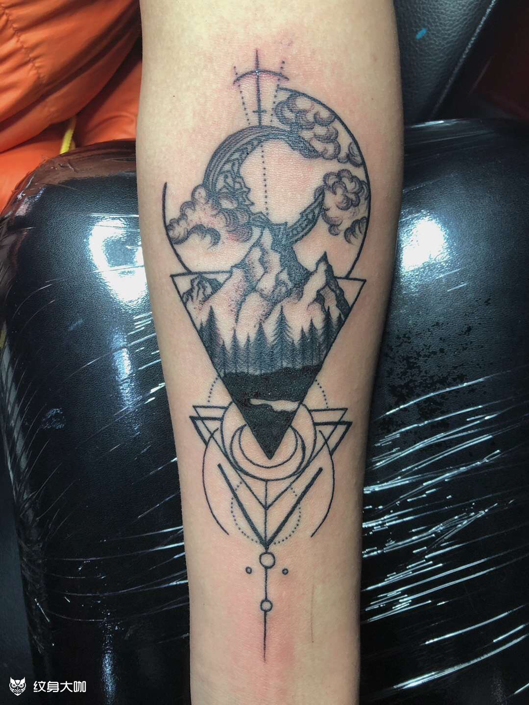 山峦皓月_纹身图案手稿图片_阿研哥6015tz 瞳稚的纹身作品集