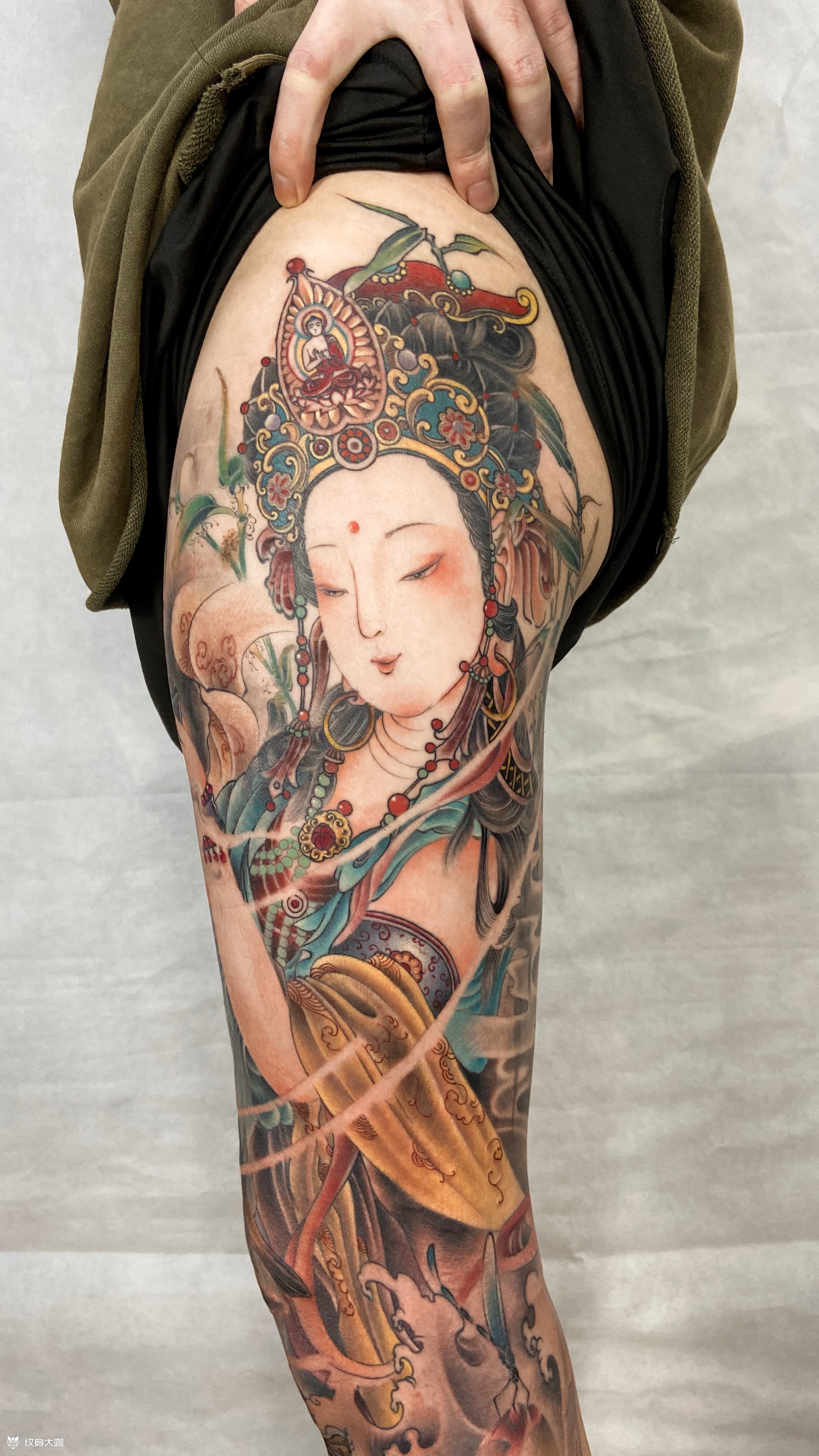 新传统风格持瓶观音花腿新传统_纹身吧社区 - 纹身大咖