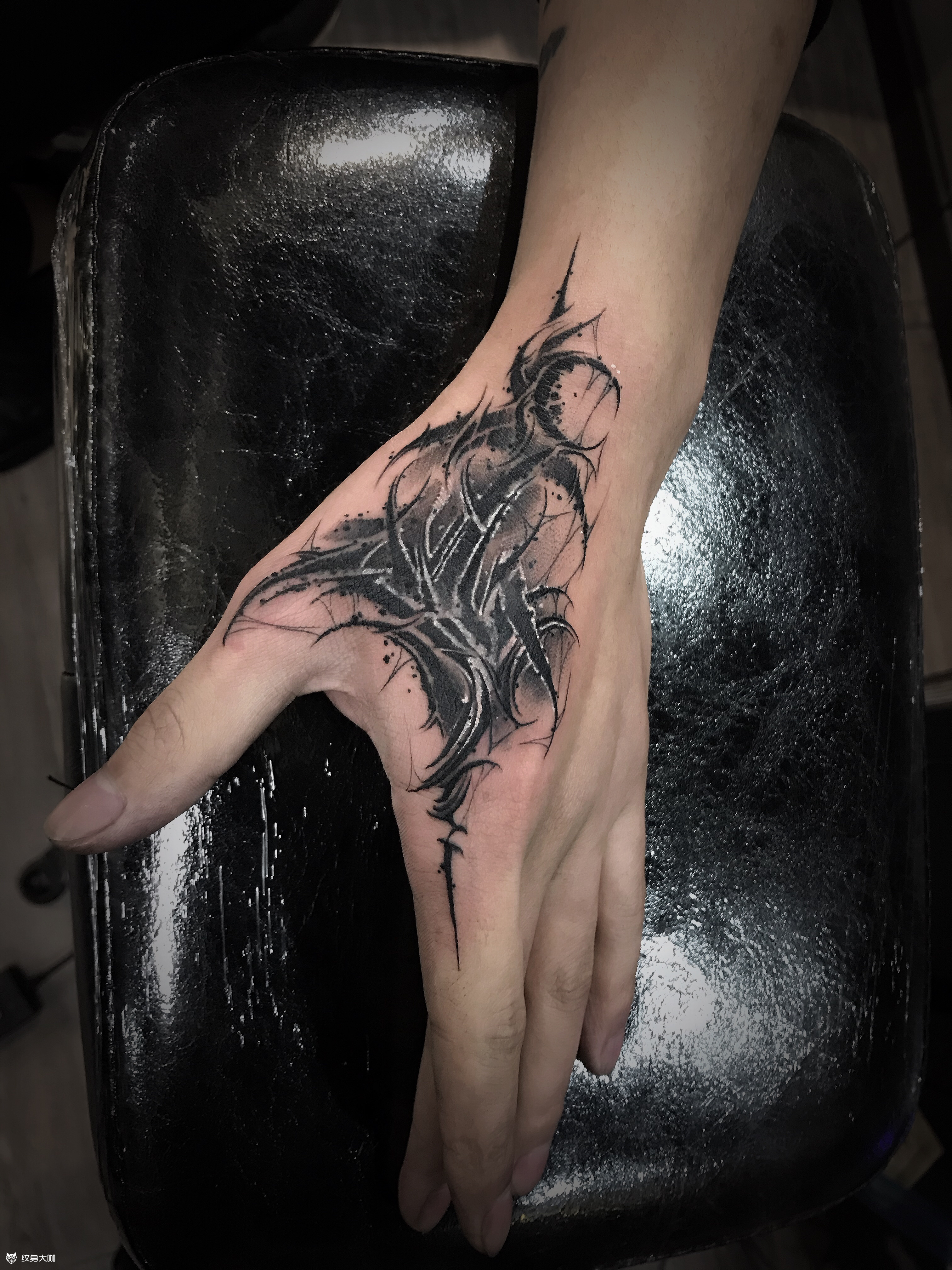 虎口遮盖_纹身图案手稿图片_徐秀峰的纹身作品集