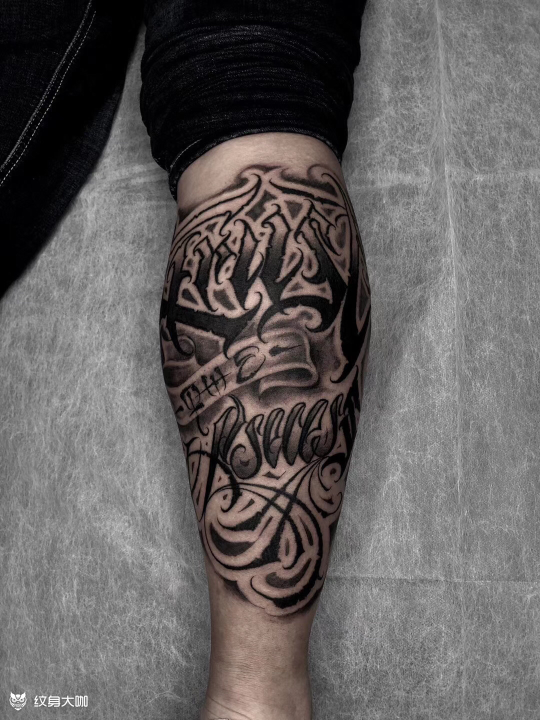 花体字包小腿_纹身图案手稿图片_甄涵的纹身作品集