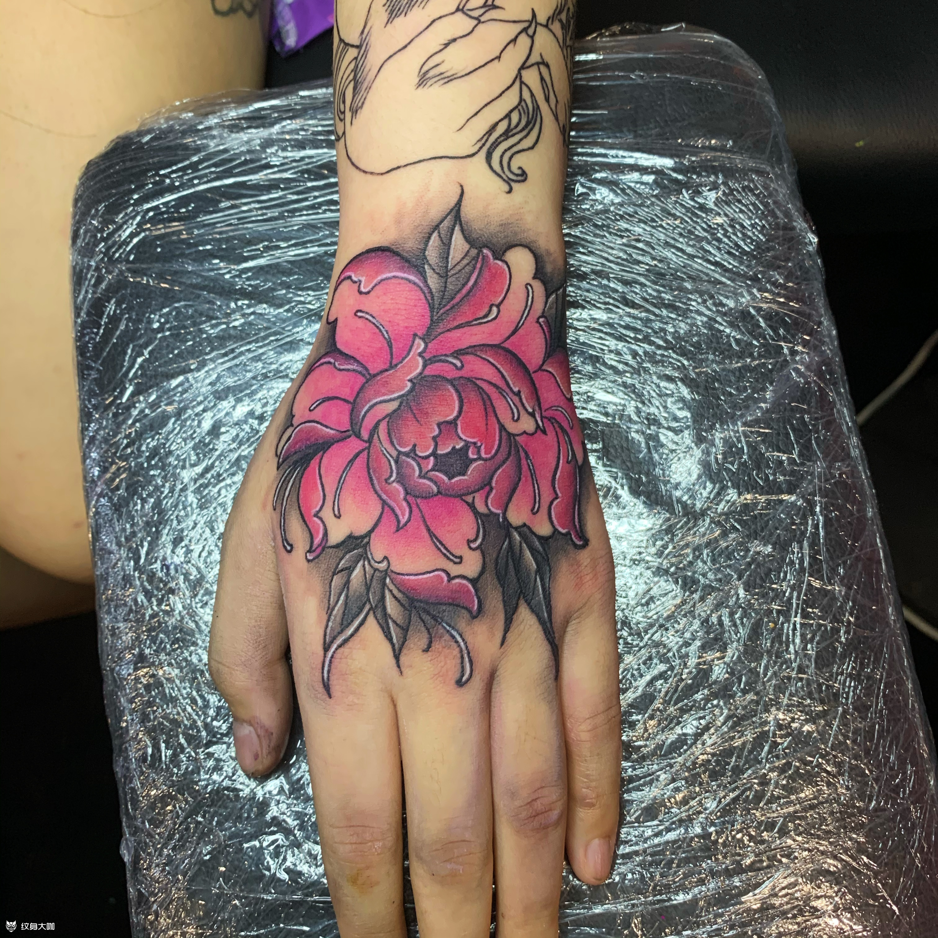 手背牡丹_纹身图案手稿图片_十七的纹身作品集