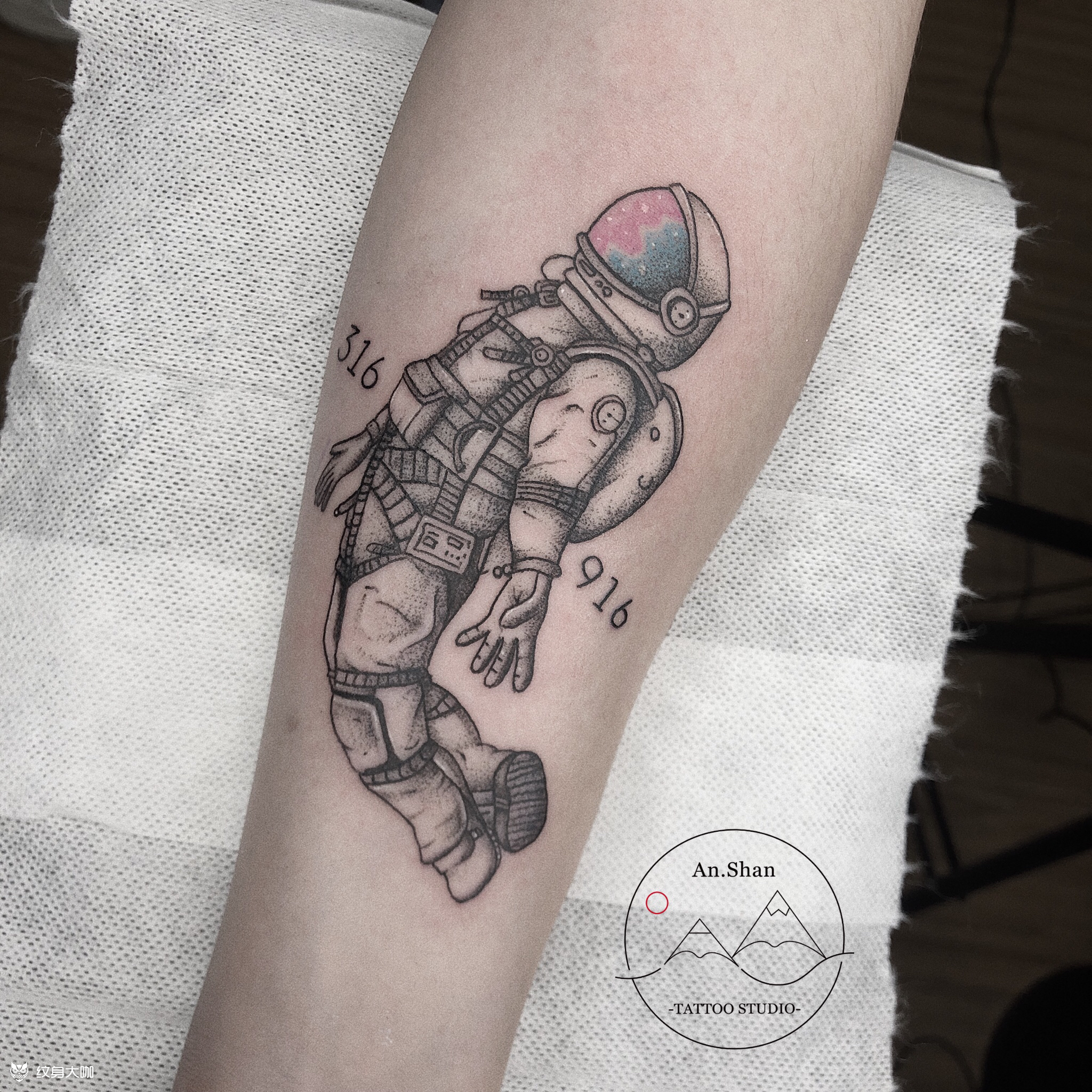 宇航员_纹身图案手稿图片_先先的纹身作品集