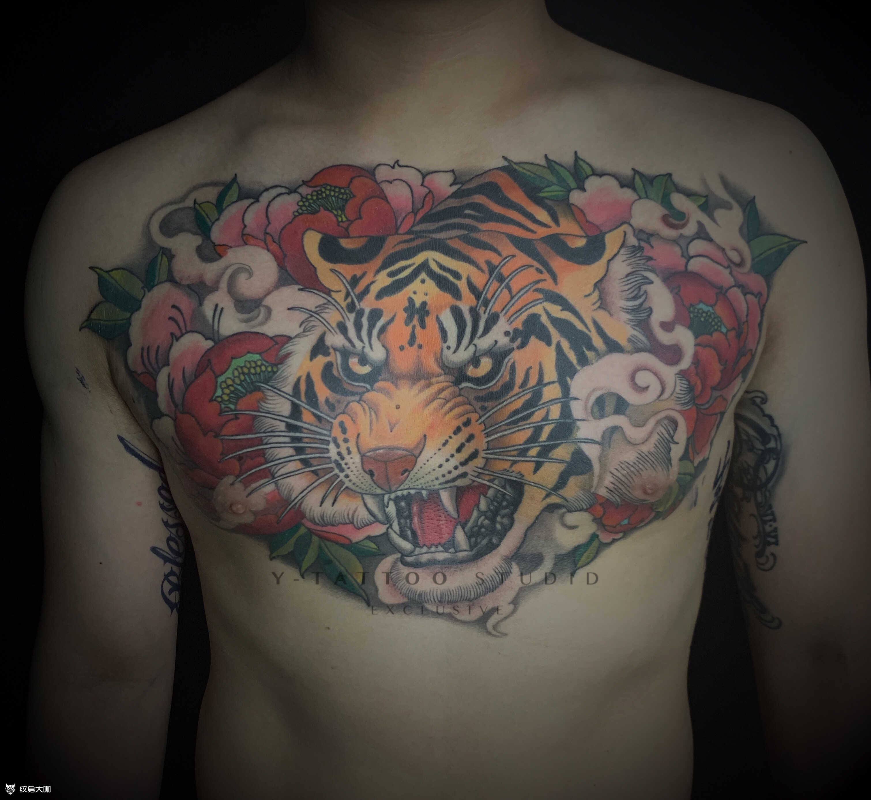 心有猛虎,细嗅蔷薇_纹身图案手稿图片_李影 坐标重庆的纹身作品集
