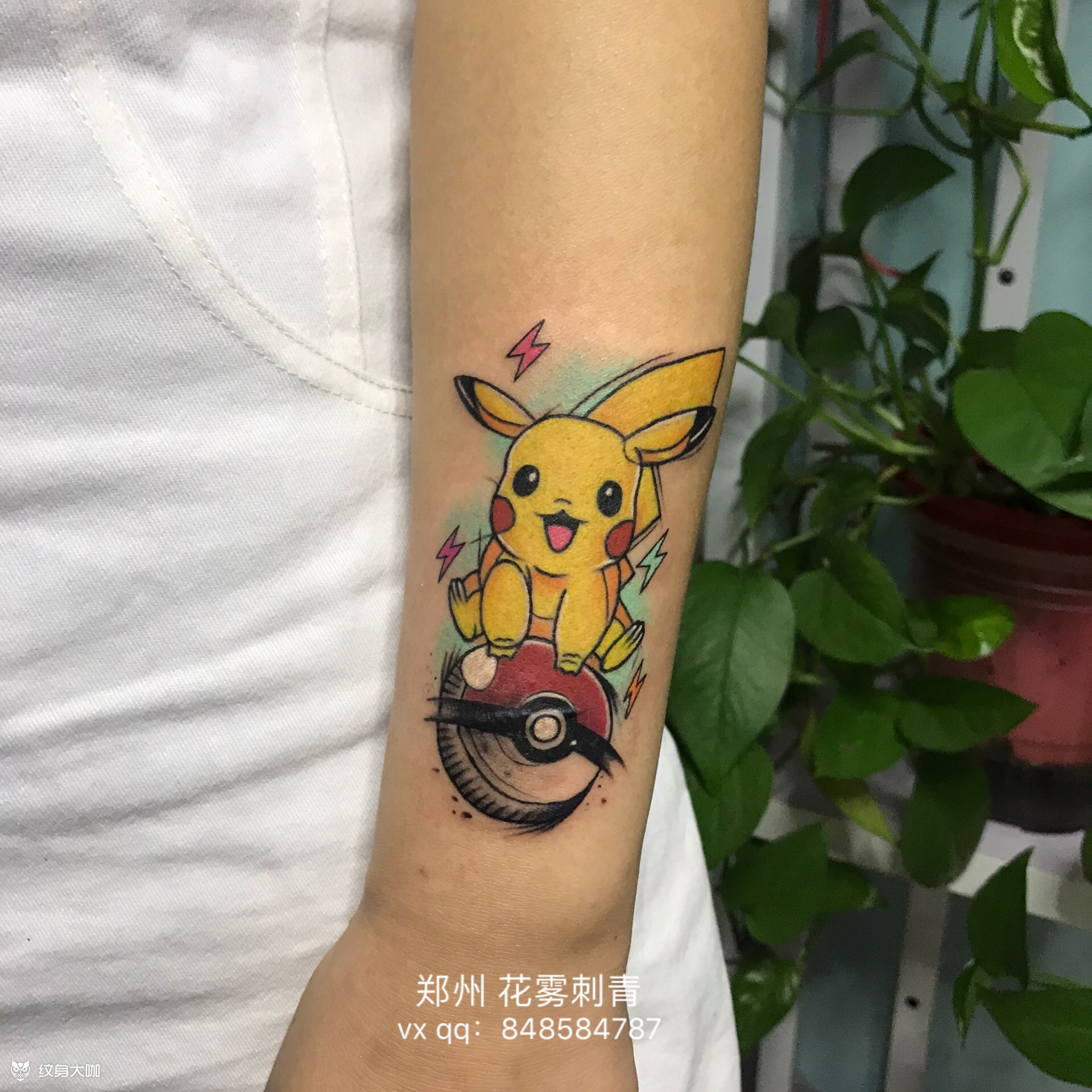 手臂小清新卡通女生纹身皮卡丘_纹身图案手稿图片_花雾刺青的纹身作品