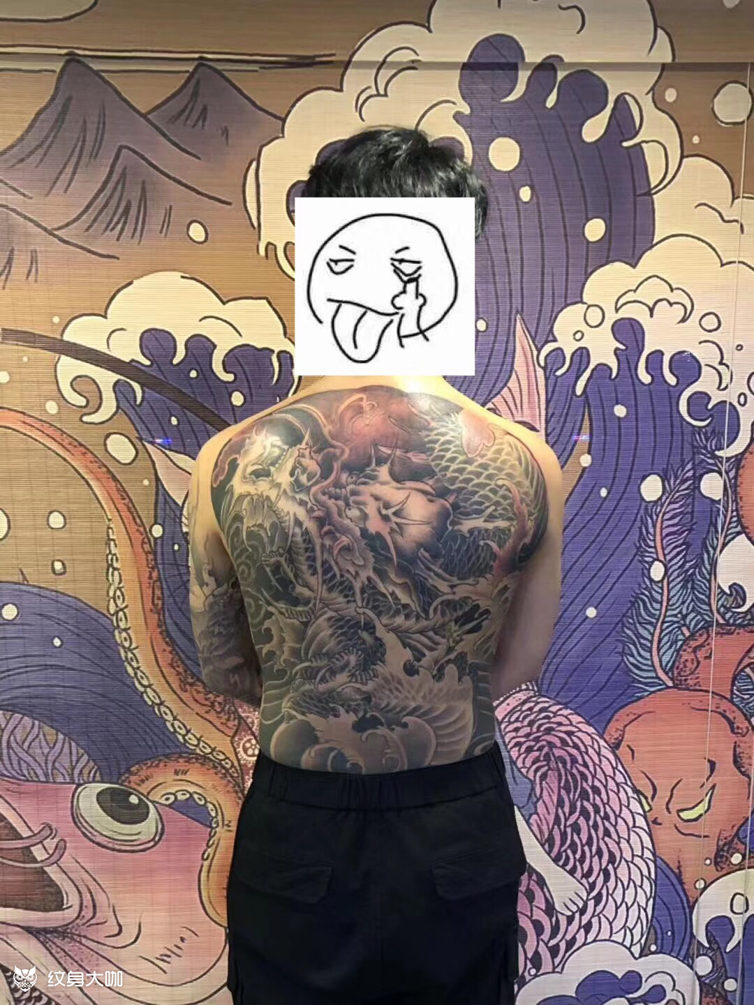 魏龙满背纹身图片