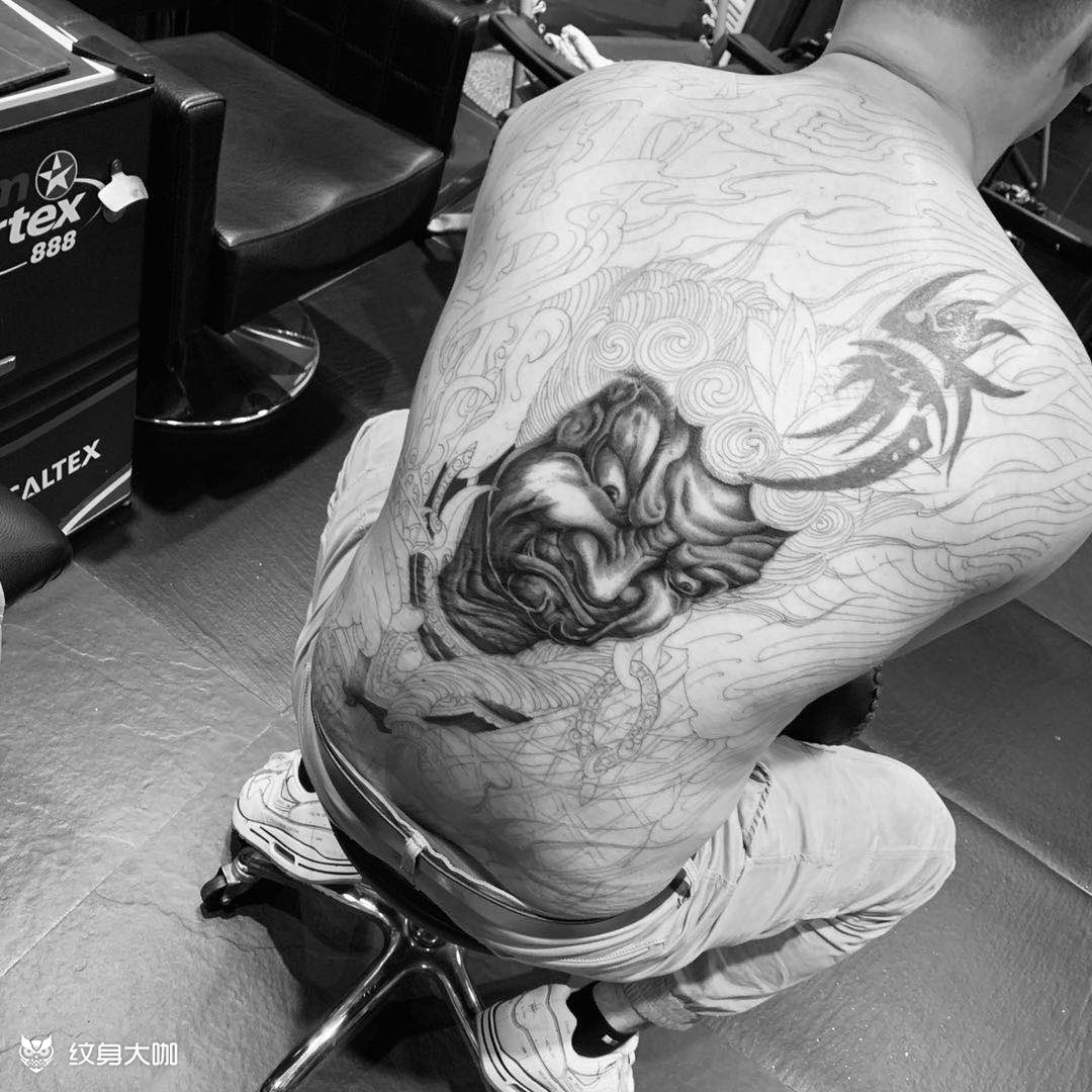 满背冥王纹身图案