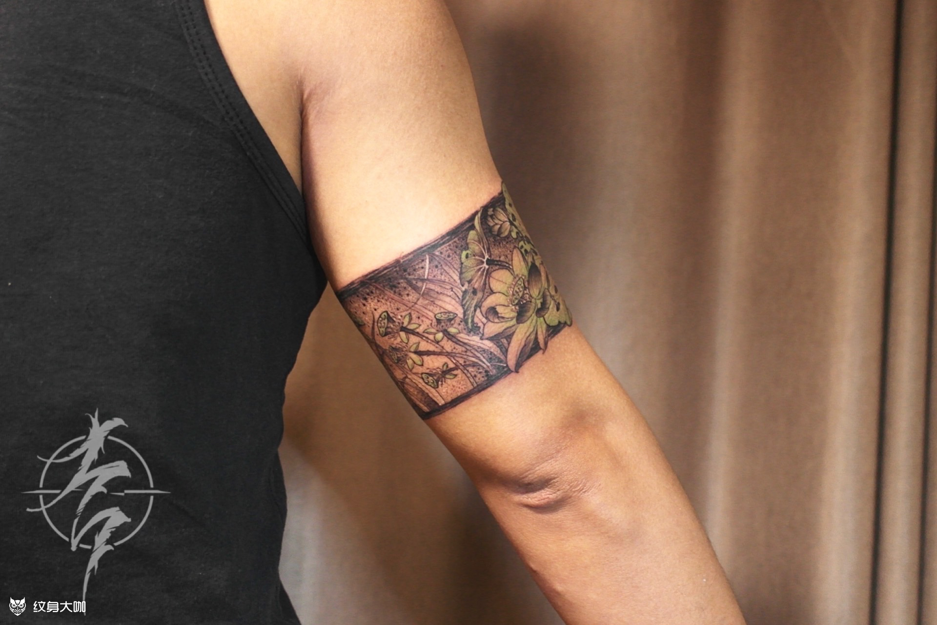 荷花池臂环_纹身图案手稿图片_雨沫-小龙的纹身作品集