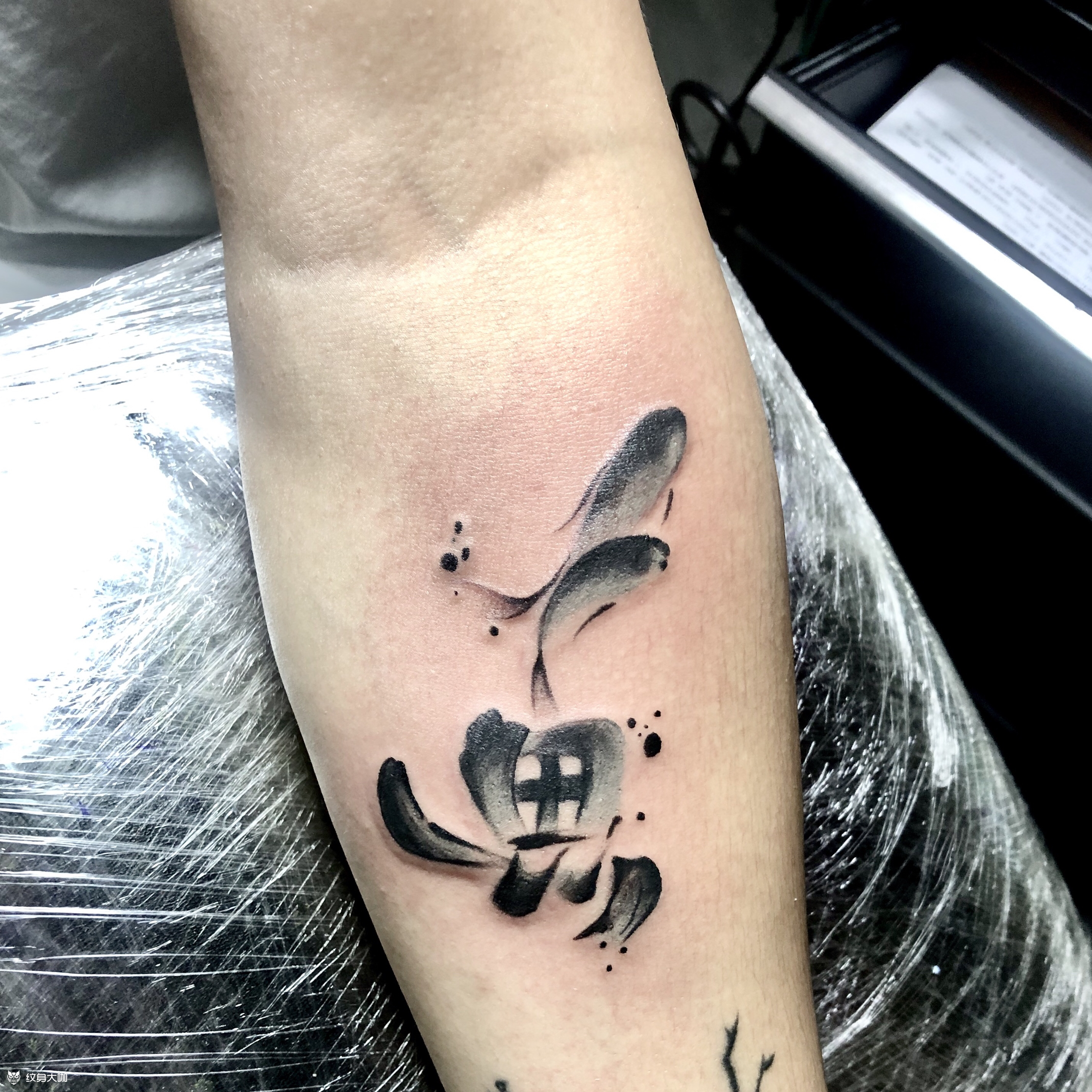 水墨鱼_纹身图案手稿图片_王倩颖的纹身作品集