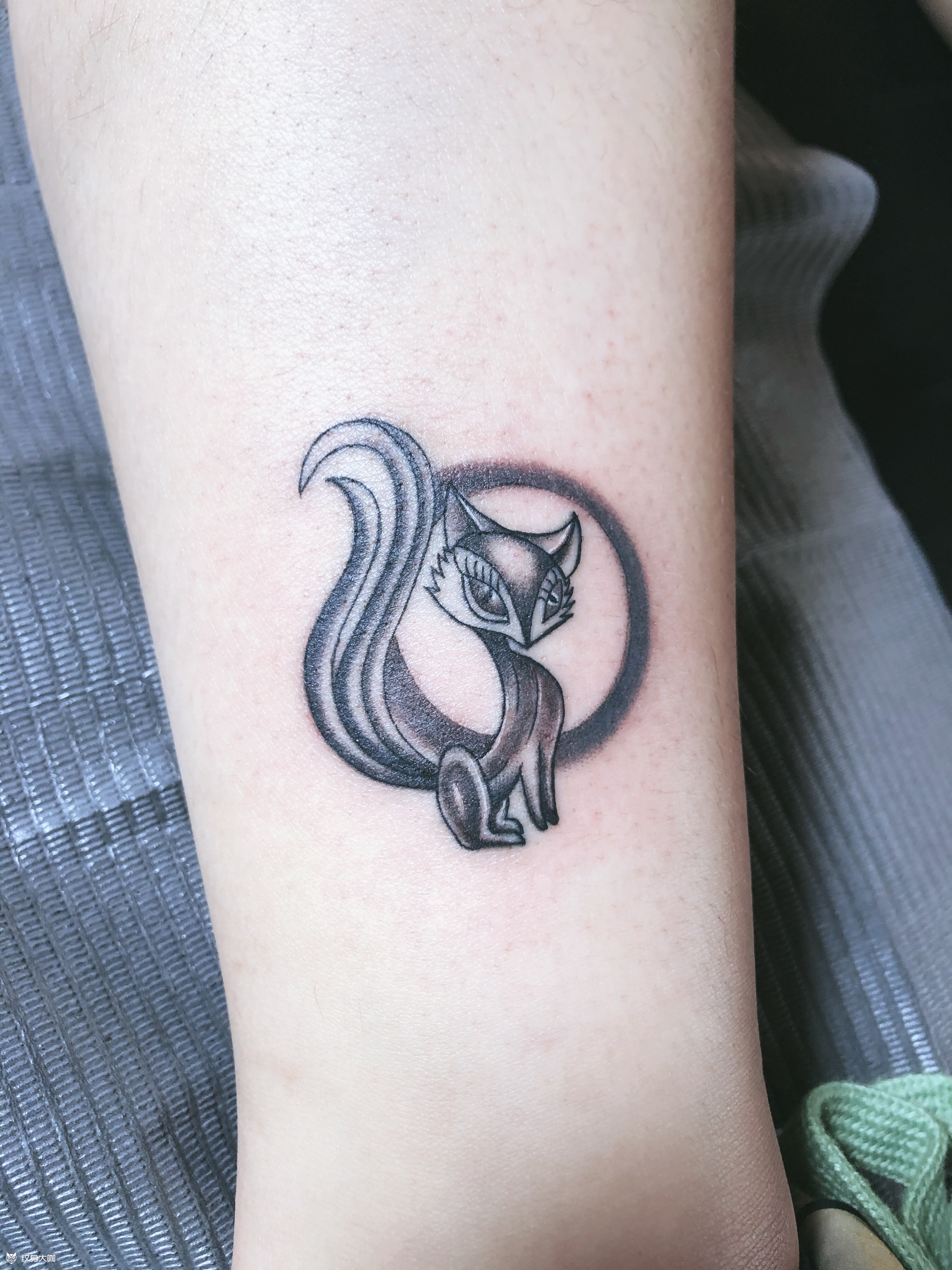 脚踝狐狸_纹身图案手稿图片_罗克珊的纹身作品集