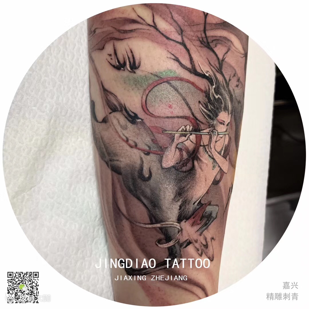 作品简介:洛煌笈 九色鹿04   嘉兴精雕刺青 地址