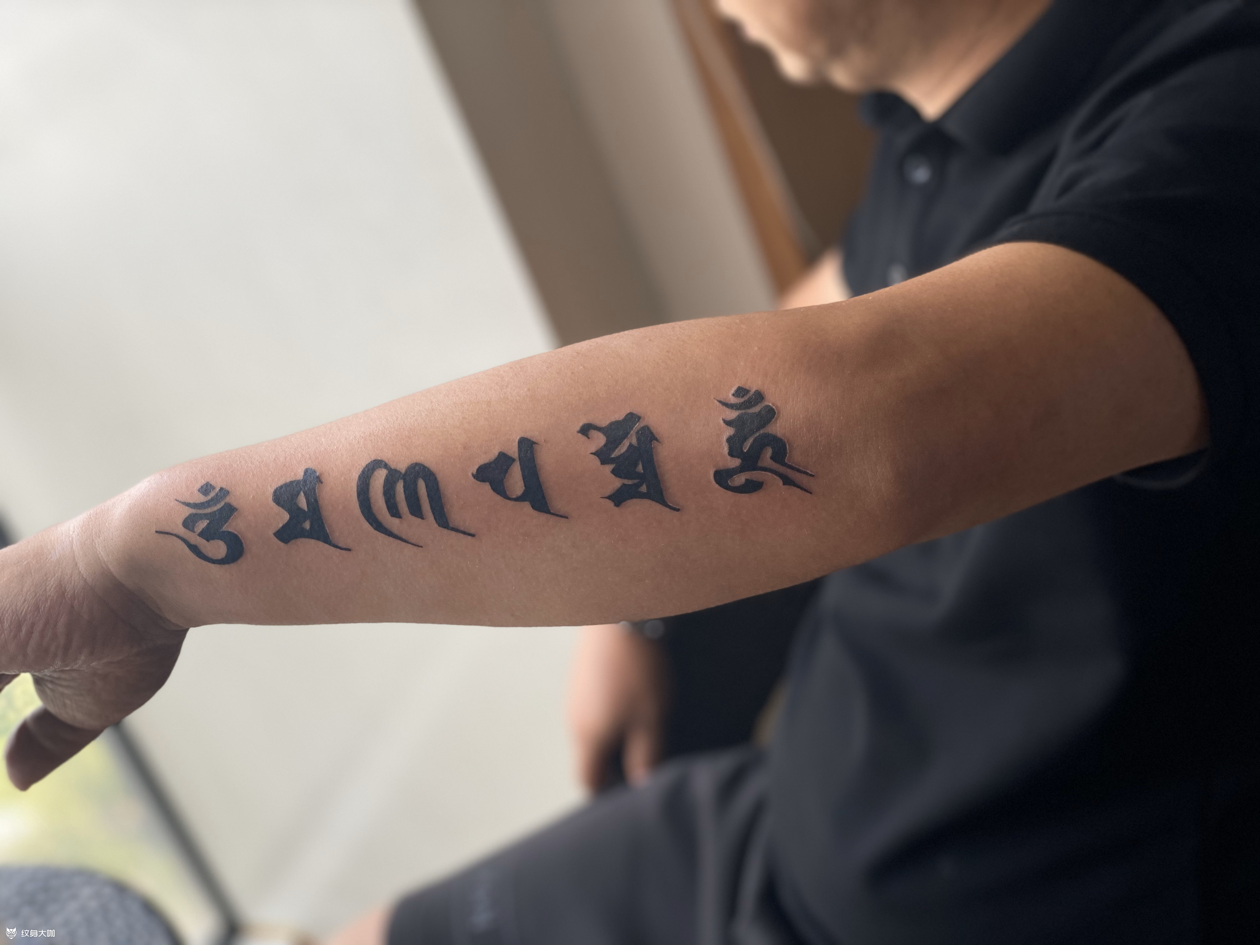 佛教六字真言纹身图片
