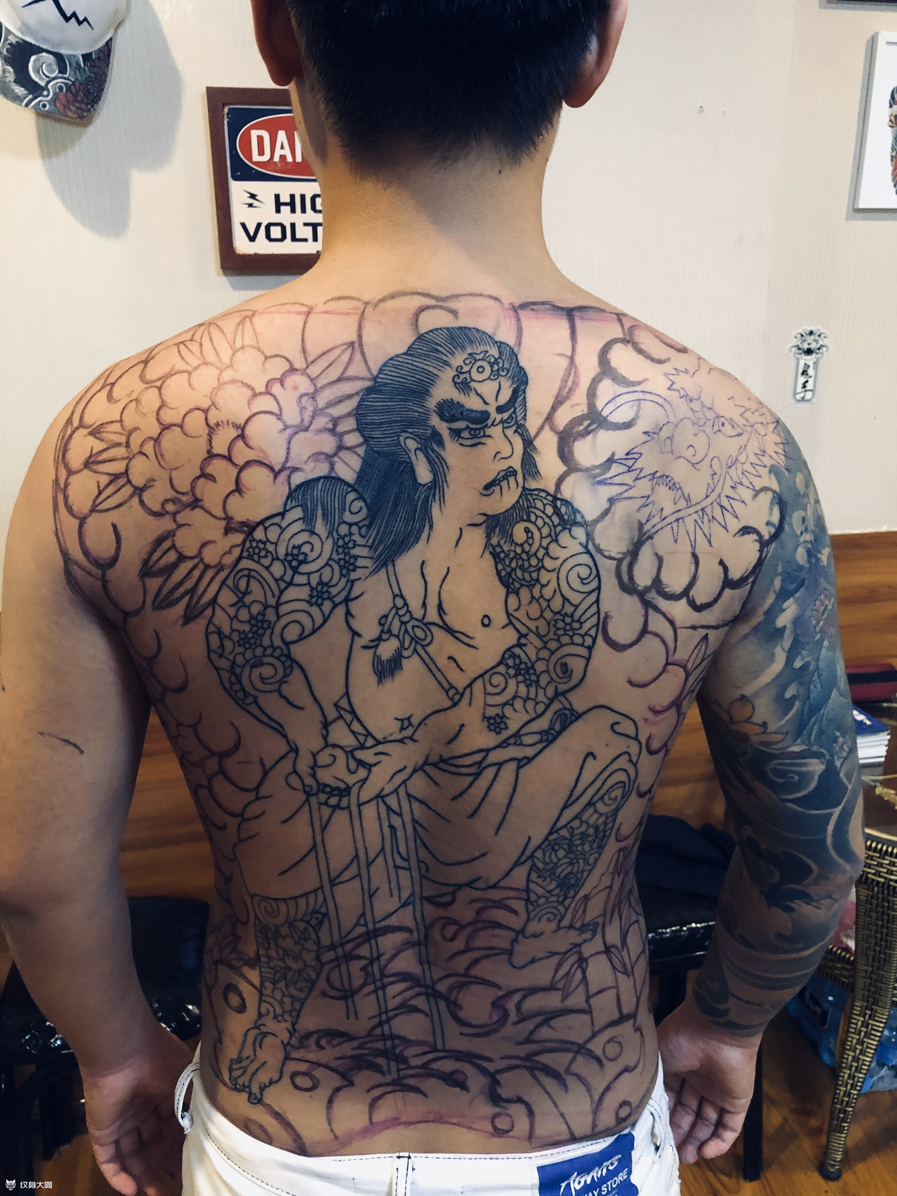 满背童威 _纹身图案手稿图片_木上 传统的纹身作品集