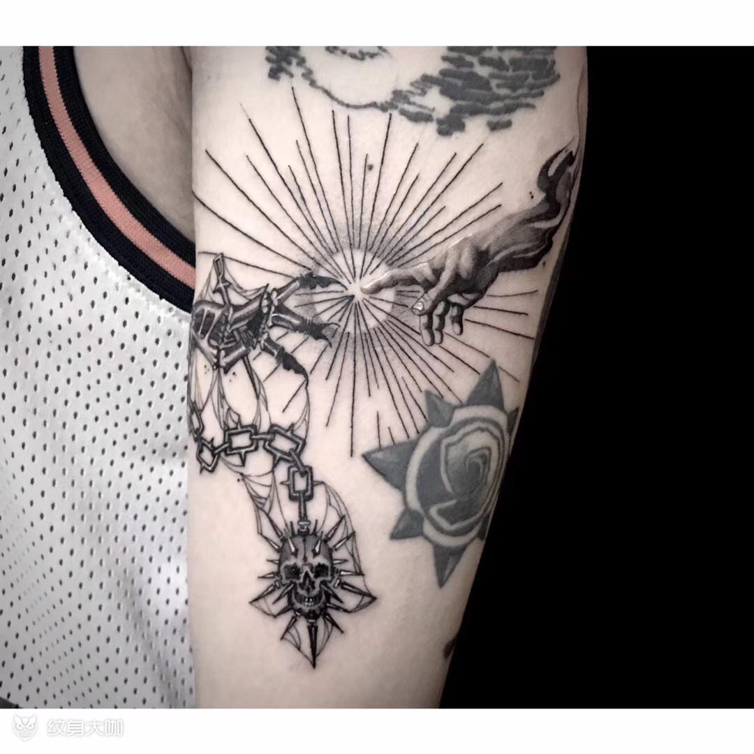 恶魔之手&上帝之手_纹身图案手稿图片_自贡山与麓的纹身作品集