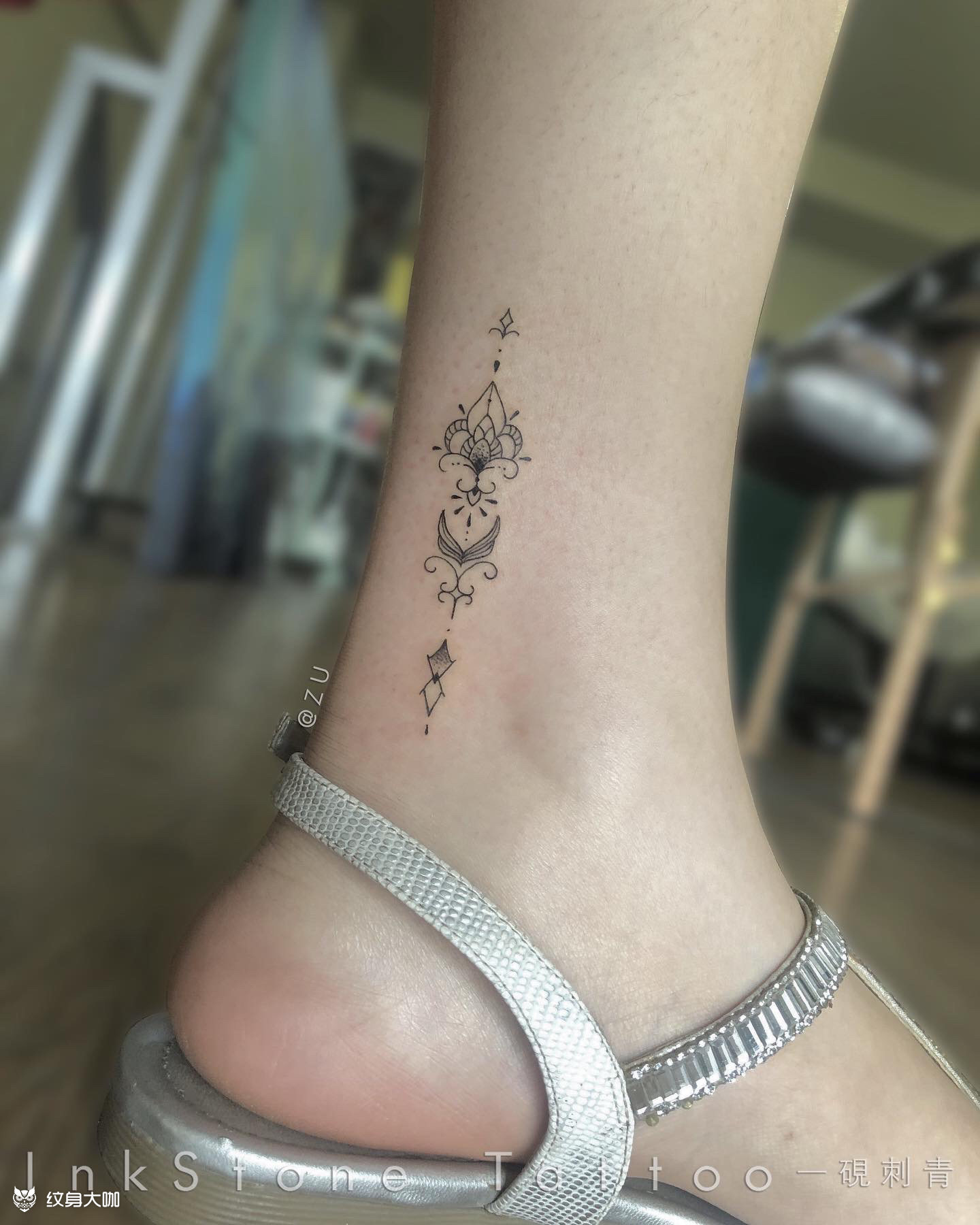 脚踝纹身
