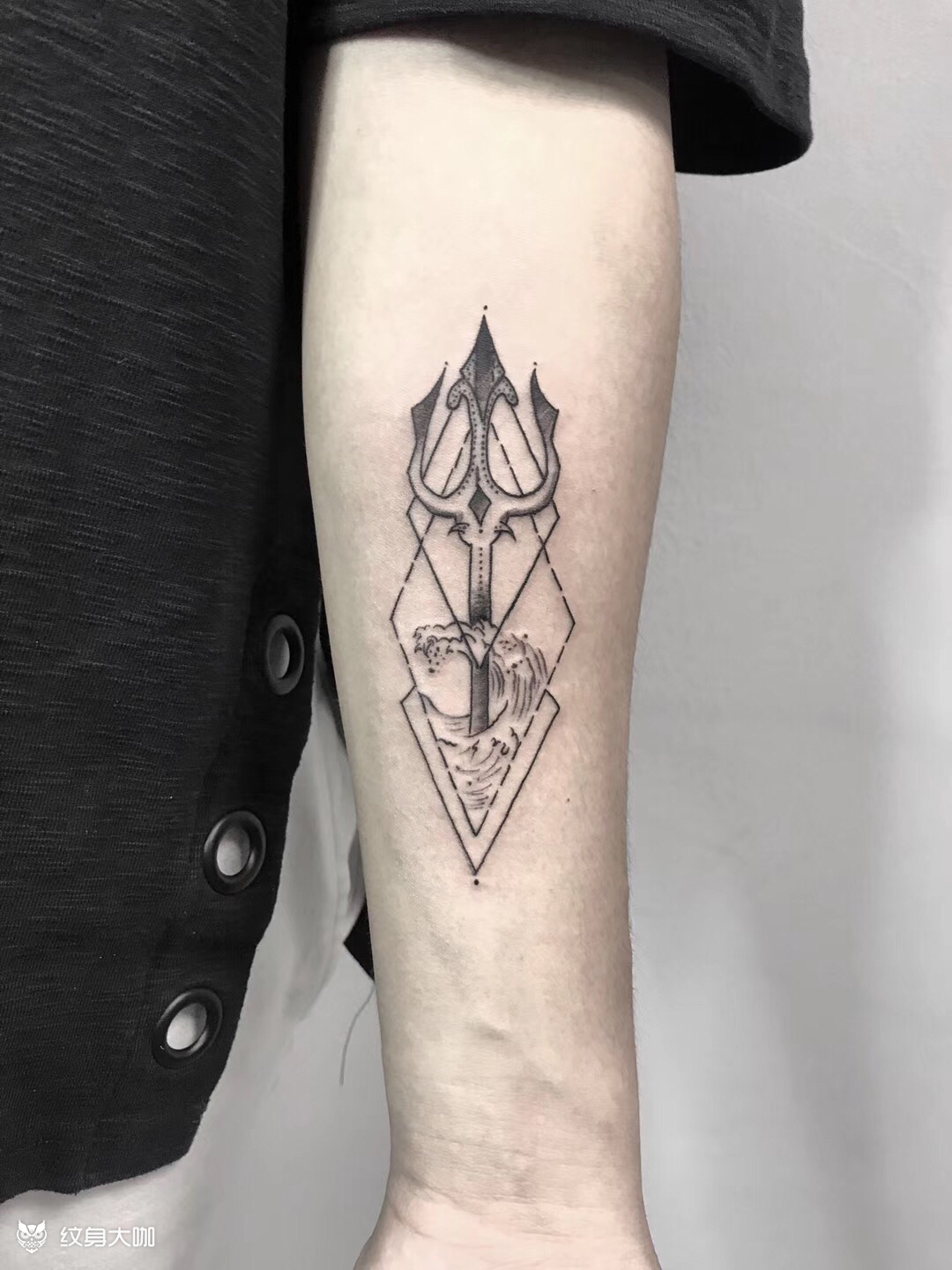 三叉戟99_纹身图案手稿图片_滑平的纹身作品集