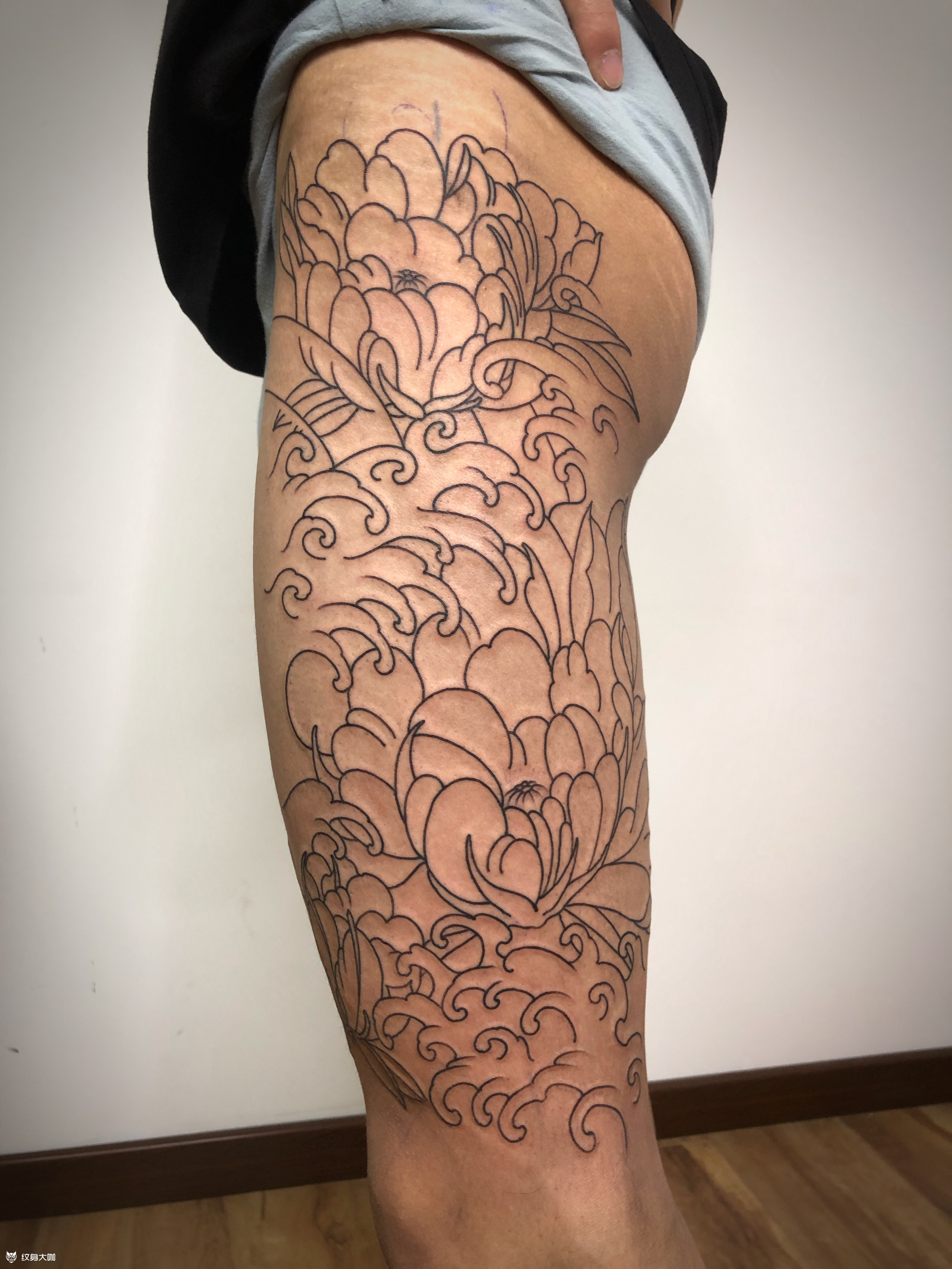 大腿牡丹花从线条到背景雾到最_纹身吧社区 - 纹身大咖