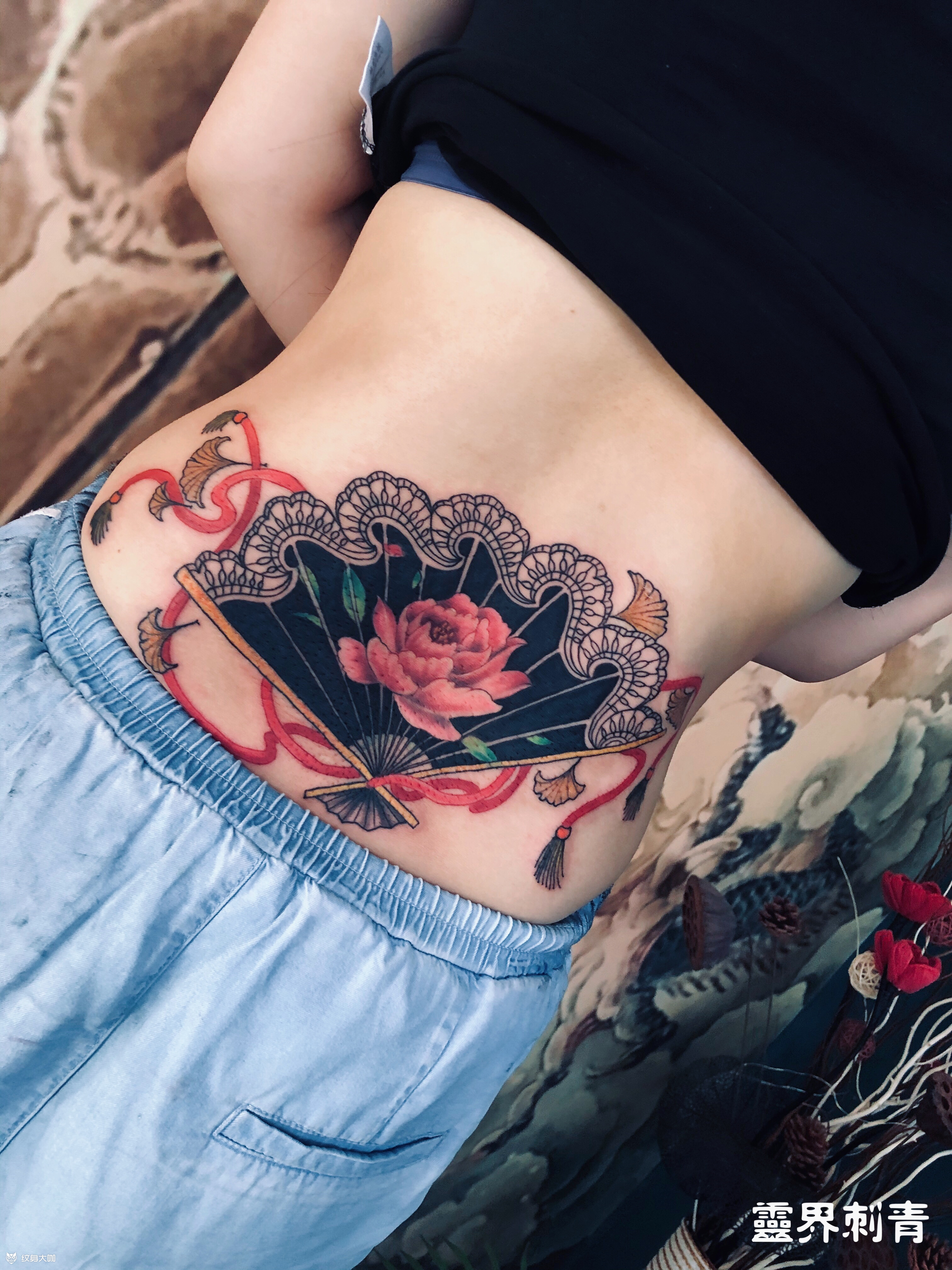 添加腰部纹身