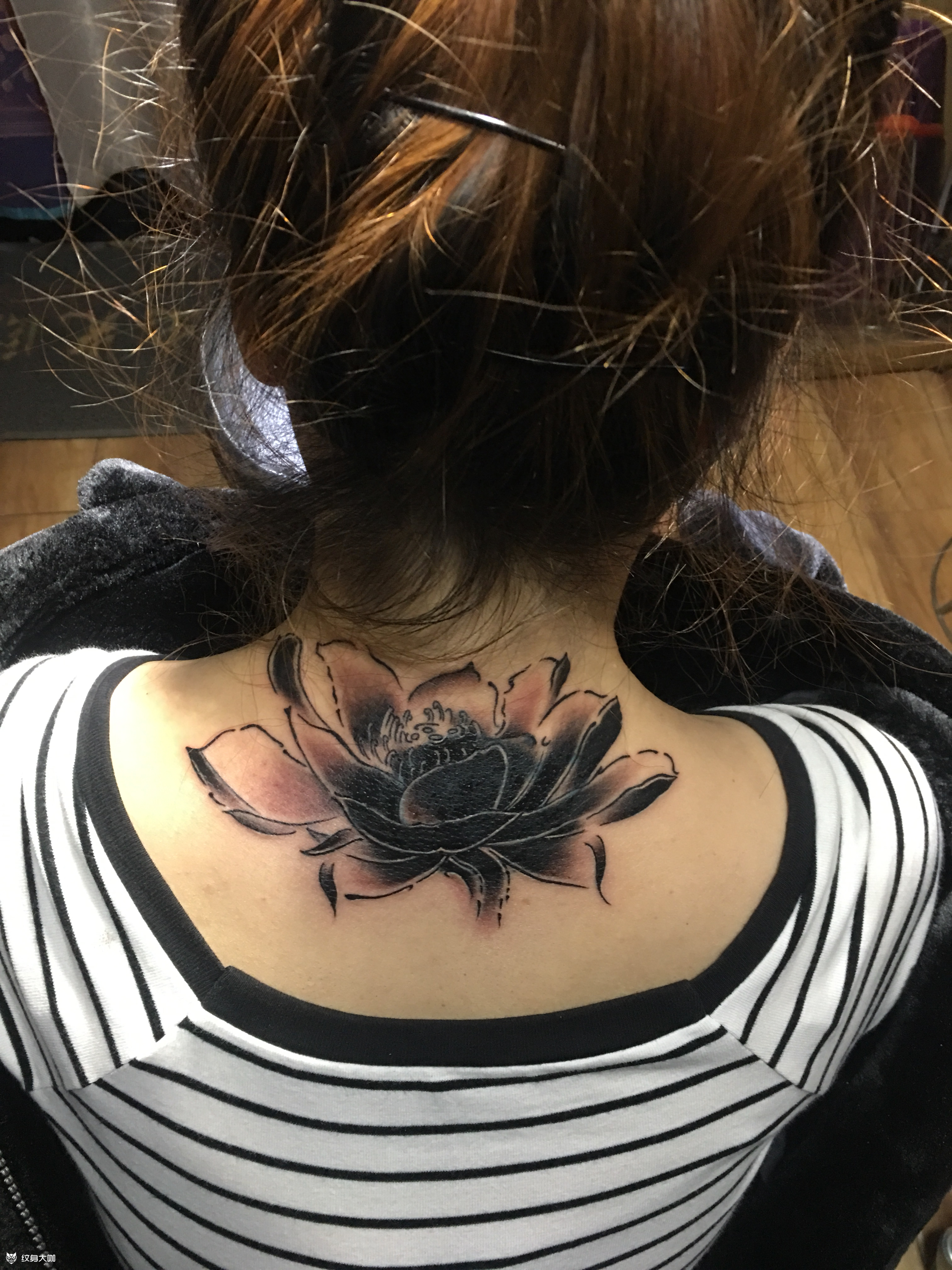 莲花遮盖颈部莲花遮盖作品_纹身吧社区 - 纹身大咖