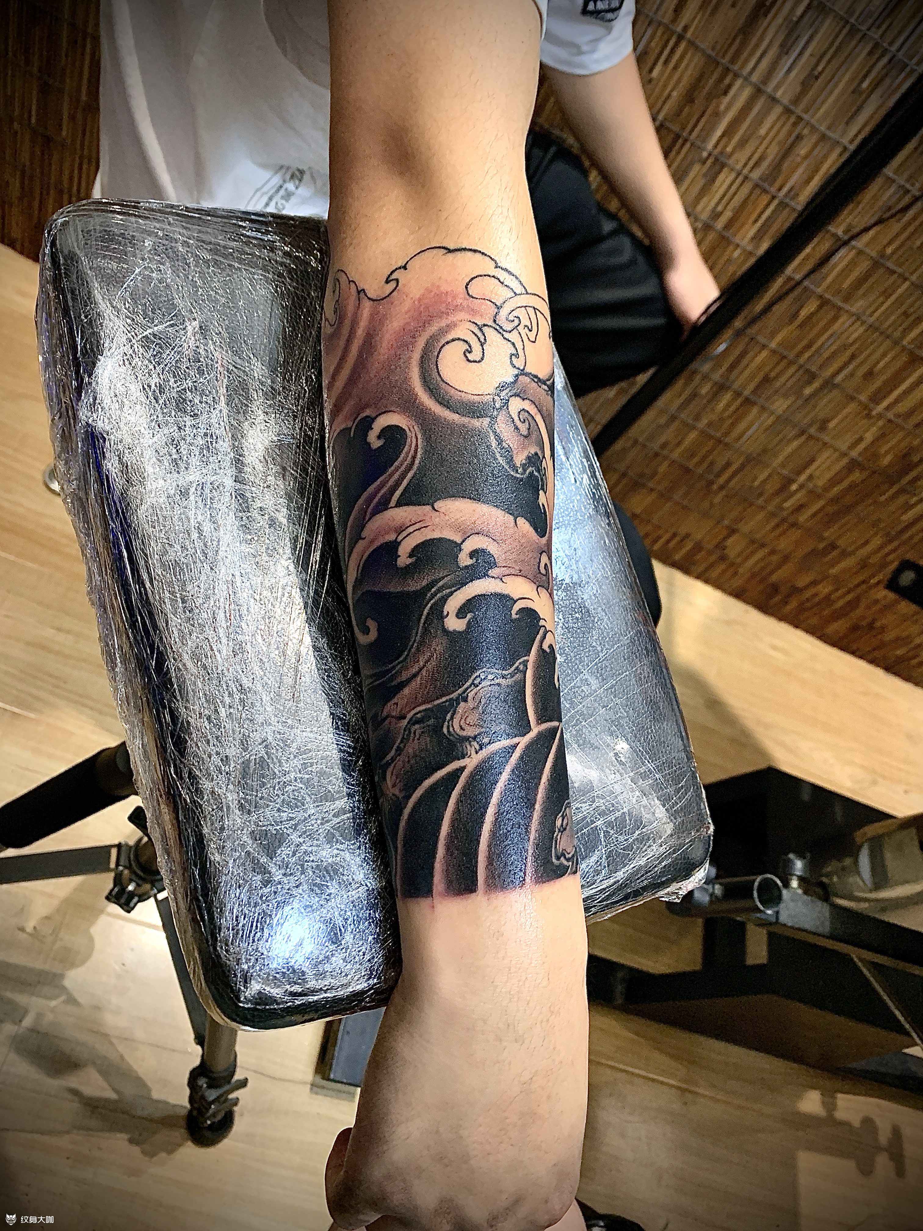 新传统浪花小臂_纹身吧社区 - 纹身大咖