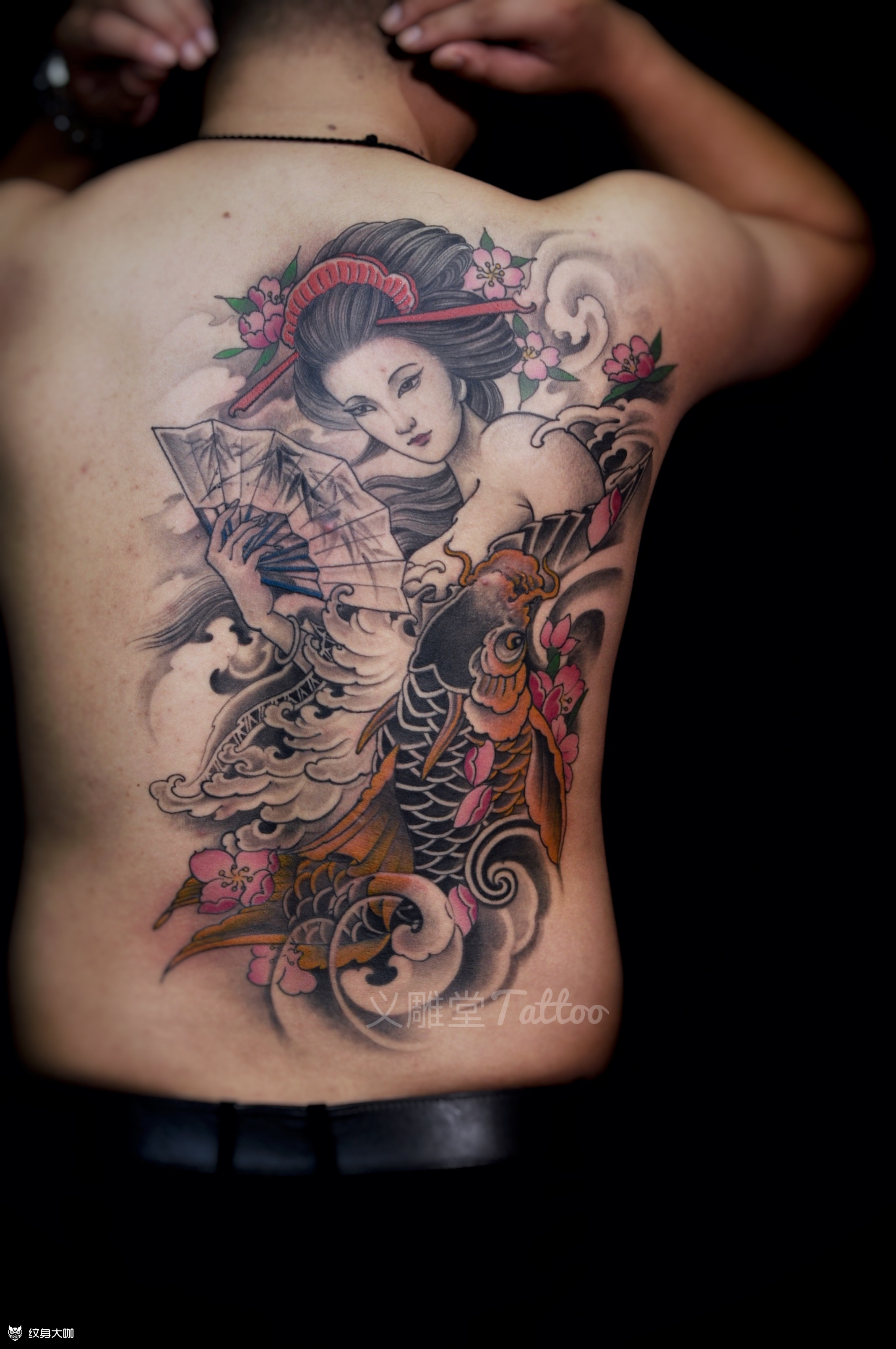 后背艺伎纹身