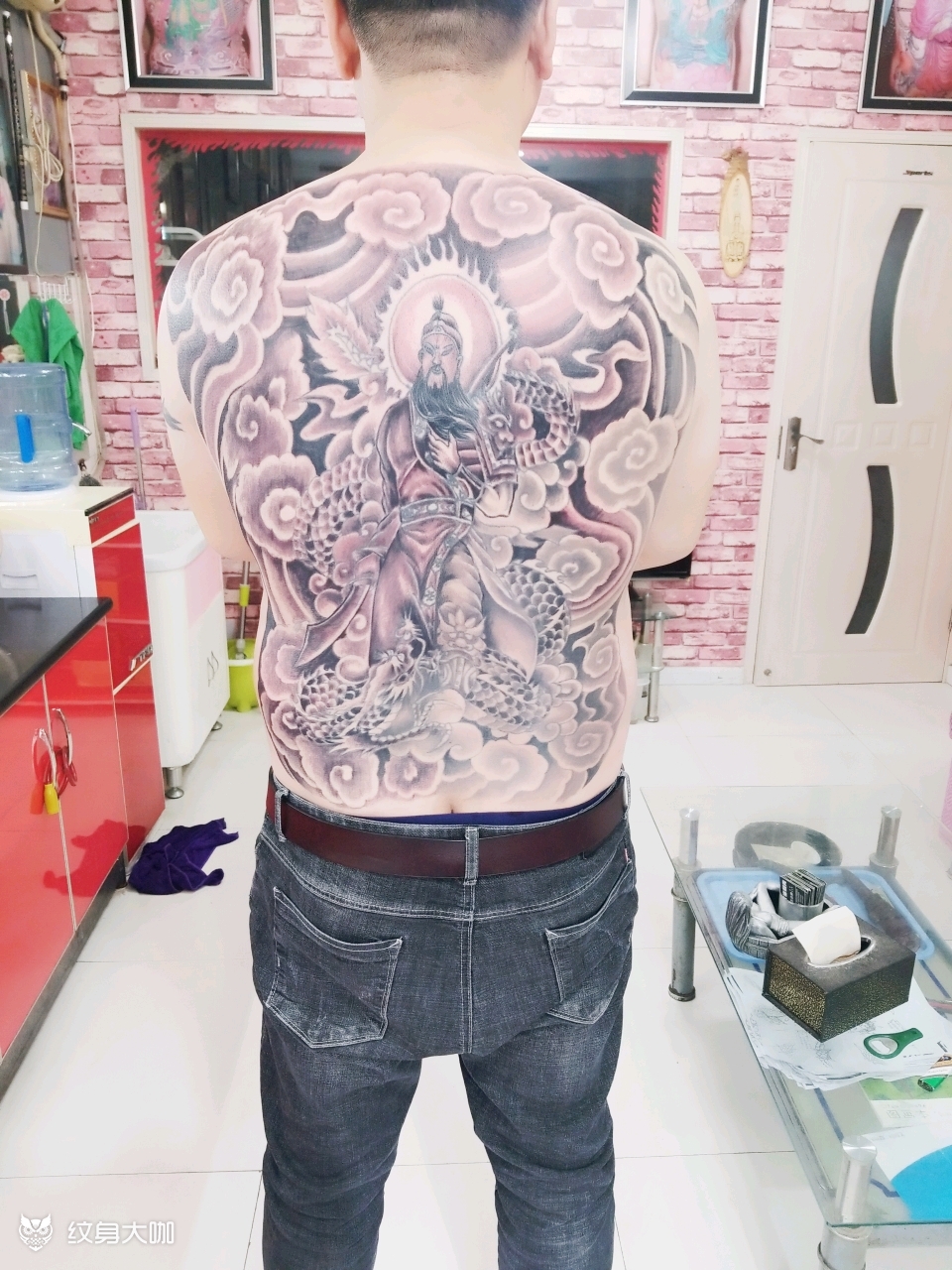 修改满背十年老纹身关公踏龙
