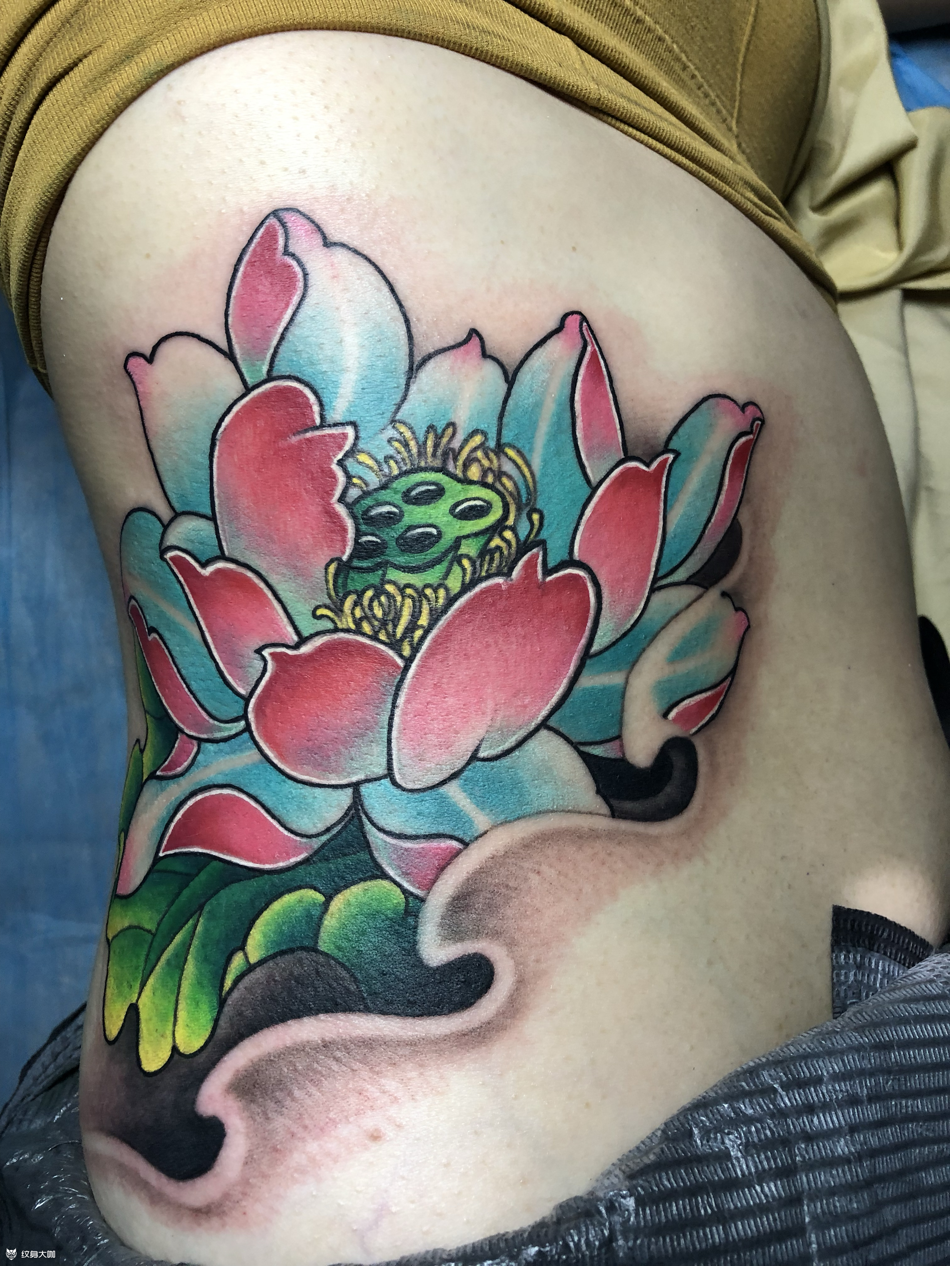 侧腰荷花_纹身图案手稿图片_老胡的纹身作品集